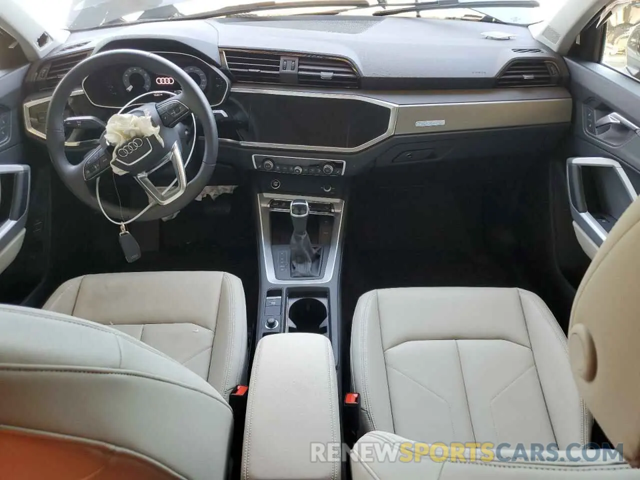 8 Photograph of a damaged car WA1EECF30R1097907 AUDI Q3 2024