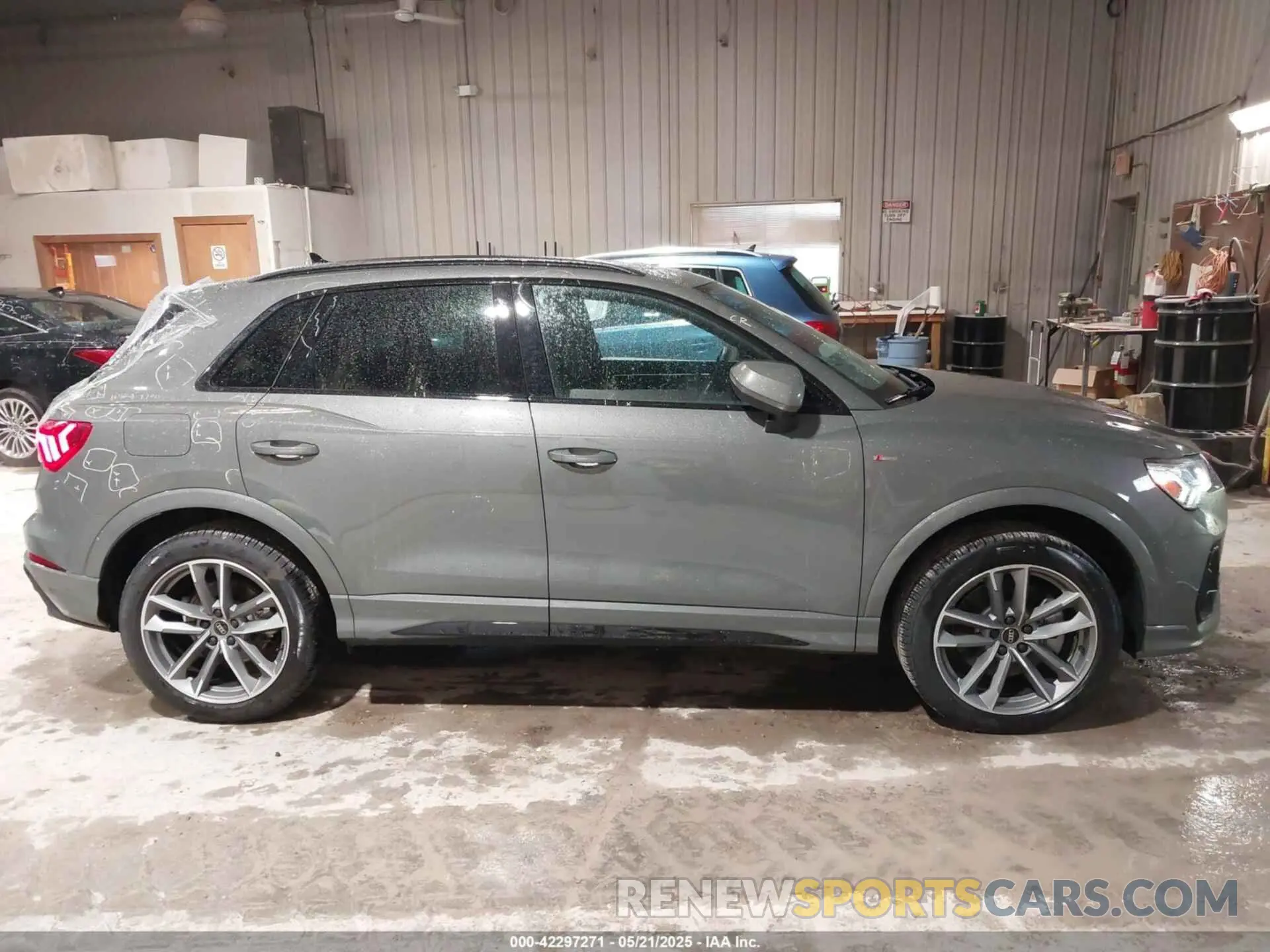 13 Photograph of a damaged car WA1EECF30R1156373 AUDI Q3 2024