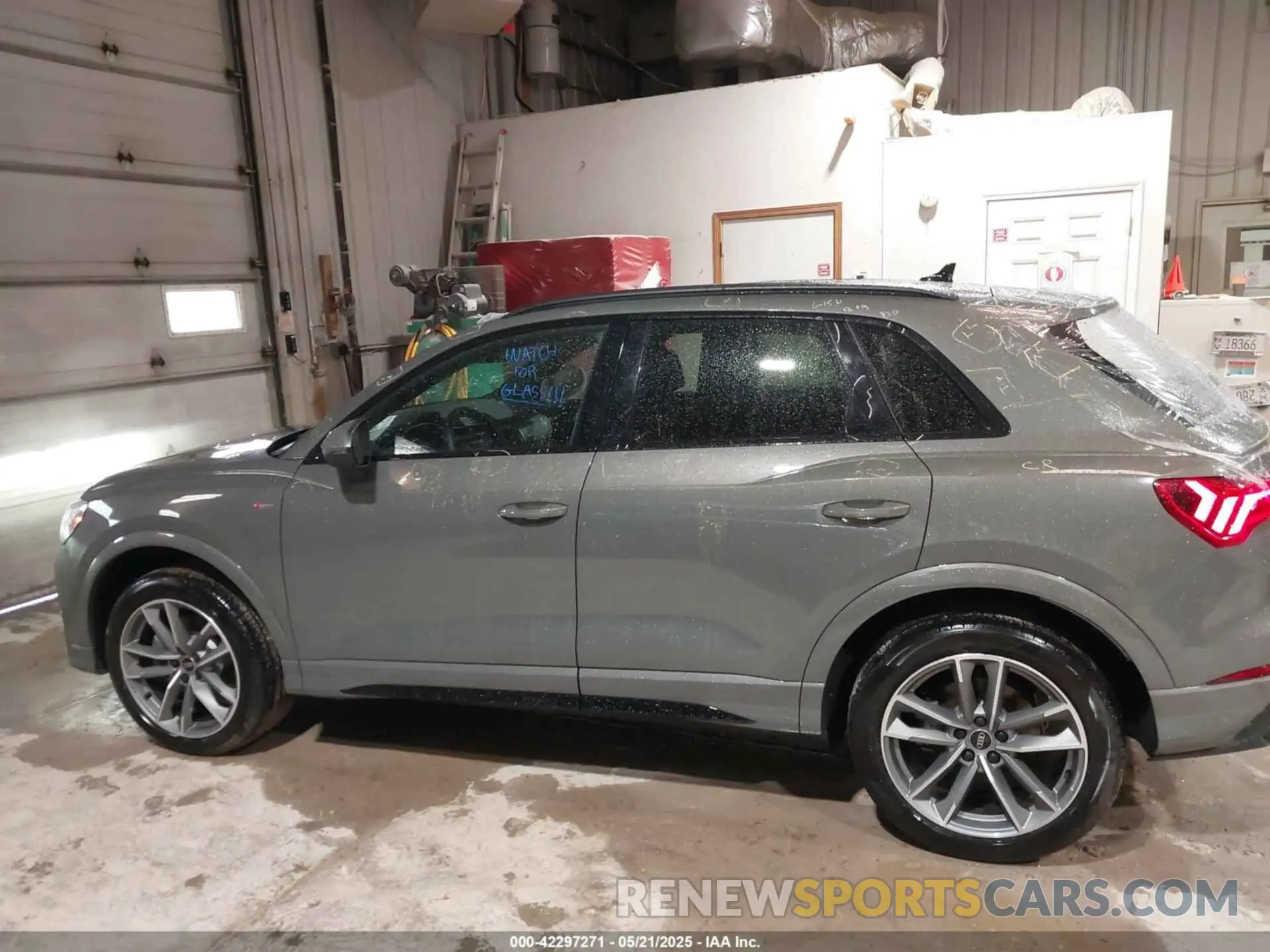 14 Photograph of a damaged car WA1EECF30R1156373 AUDI Q3 2024