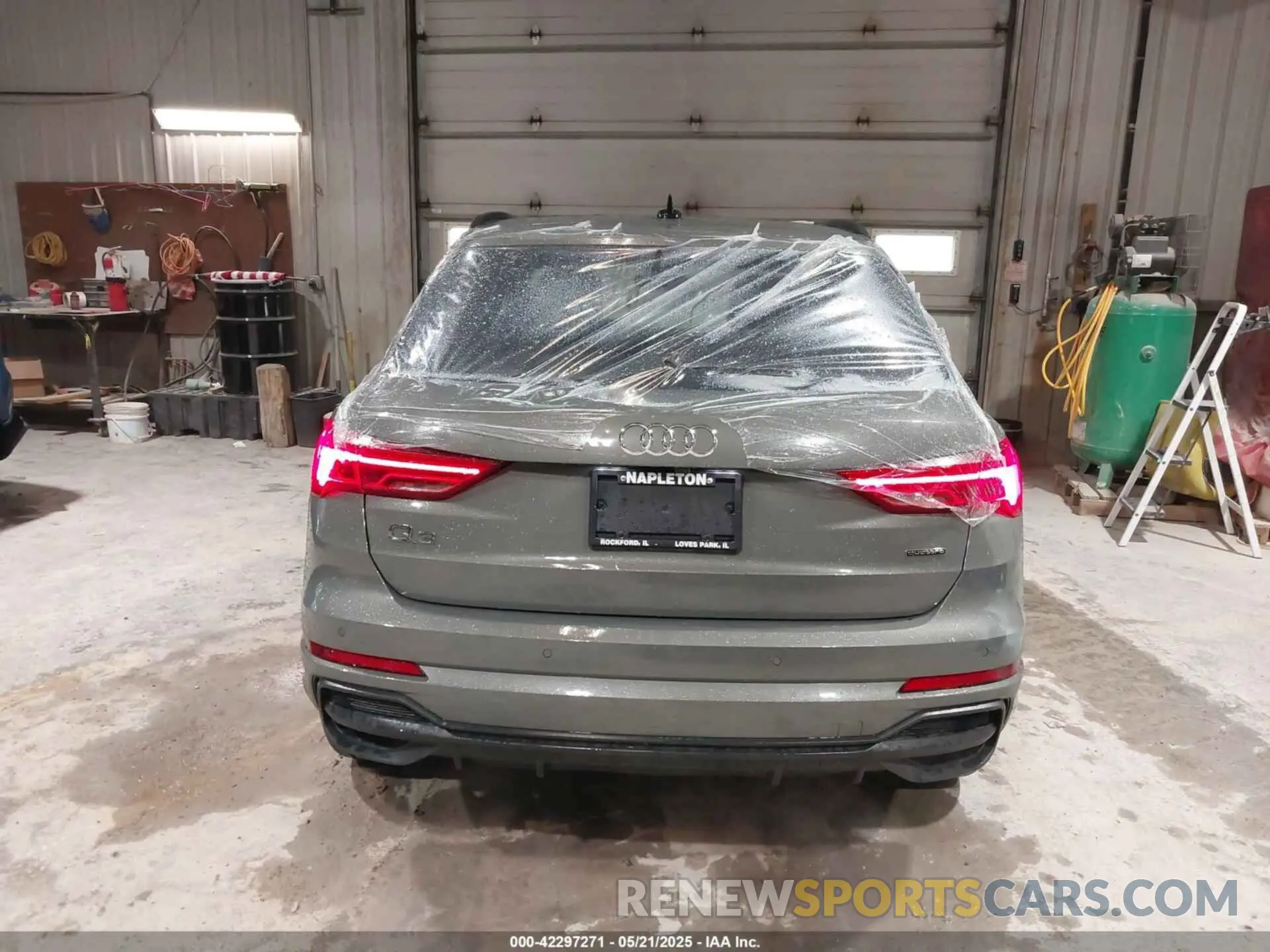 16 Photograph of a damaged car WA1EECF30R1156373 AUDI Q3 2024