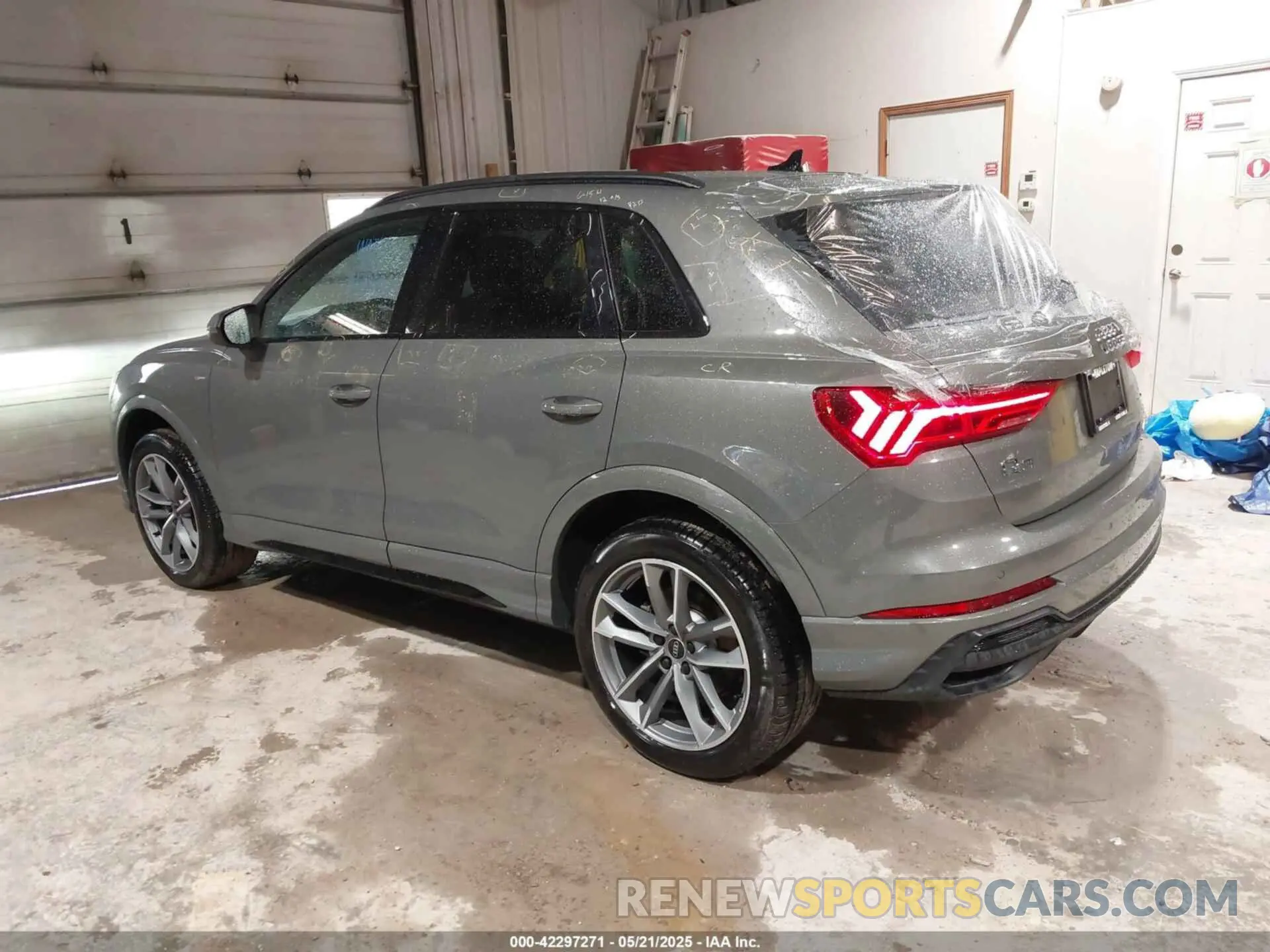 3 Photograph of a damaged car WA1EECF30R1156373 AUDI Q3 2024
