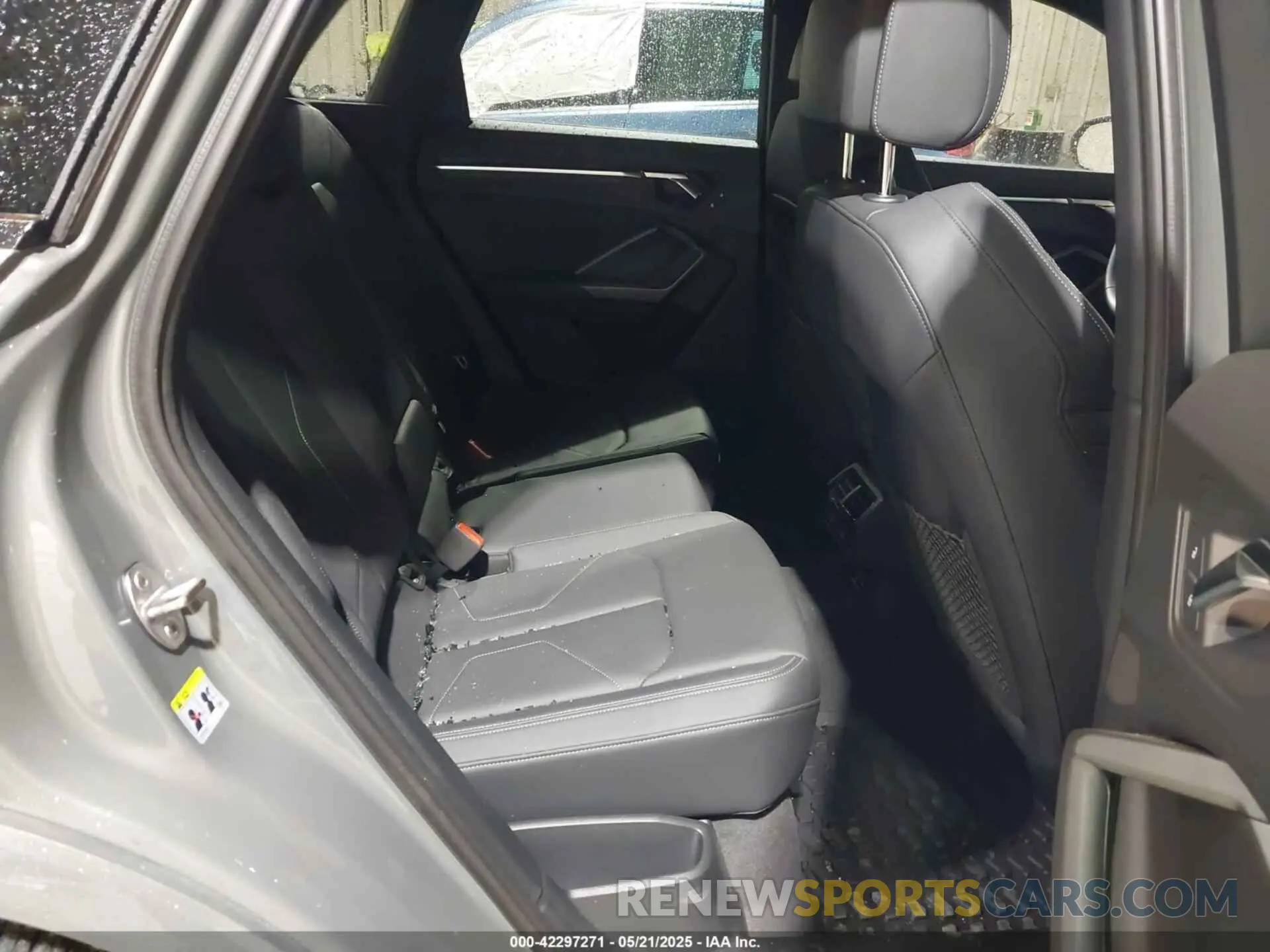 8 Photograph of a damaged car WA1EECF30R1156373 AUDI Q3 2024