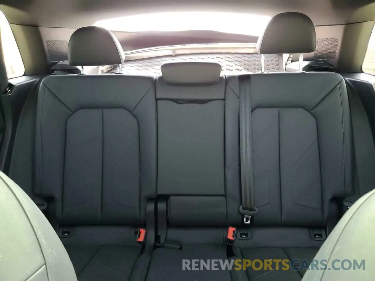 10 Photograph of a damaged car WA1EECF31R1020172 AUDI Q3 2024
