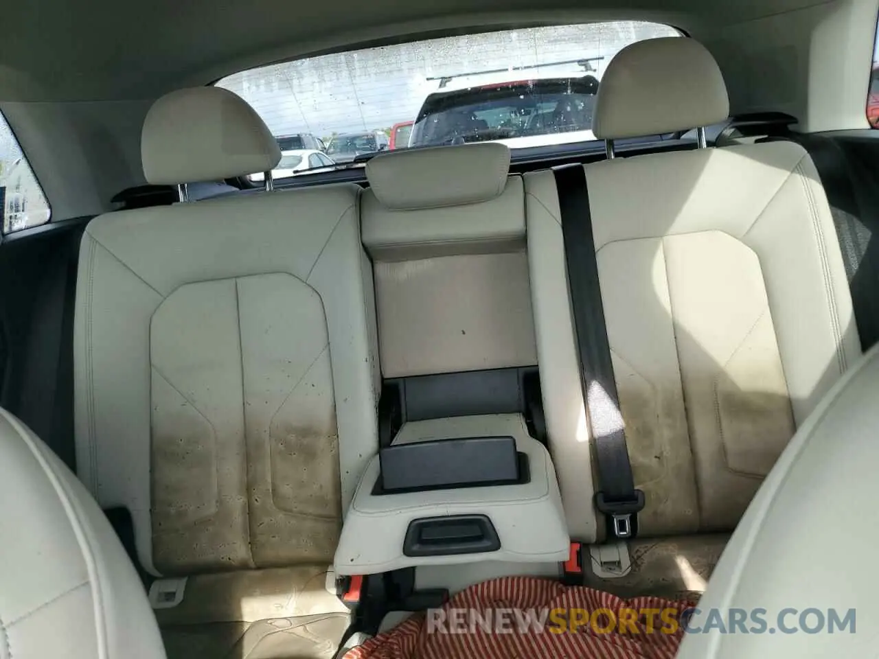10 Photograph of a damaged car WA1EECF31R1020494 AUDI Q3 2024