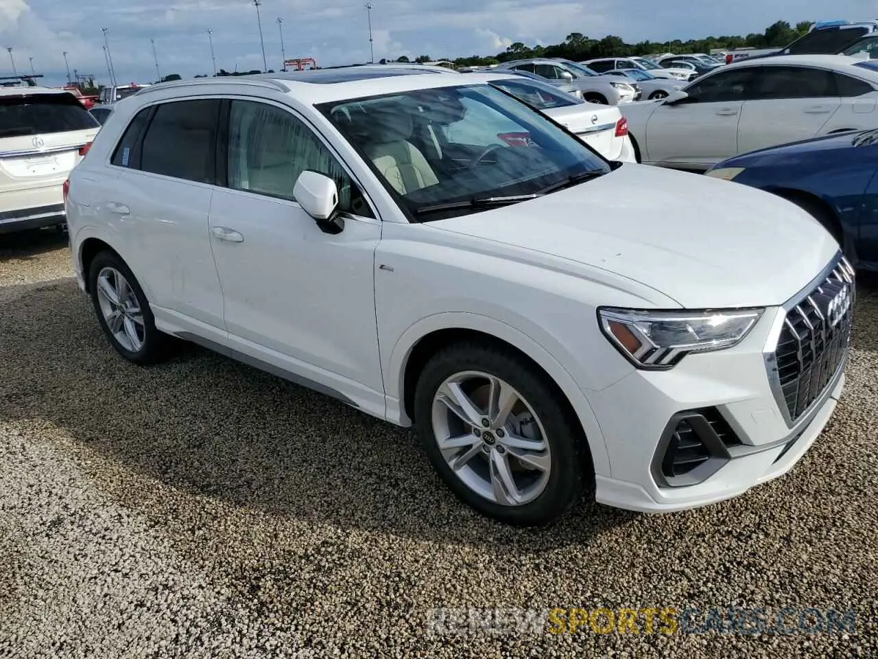 4 Photograph of a damaged car WA1EECF31R1020494 AUDI Q3 2024