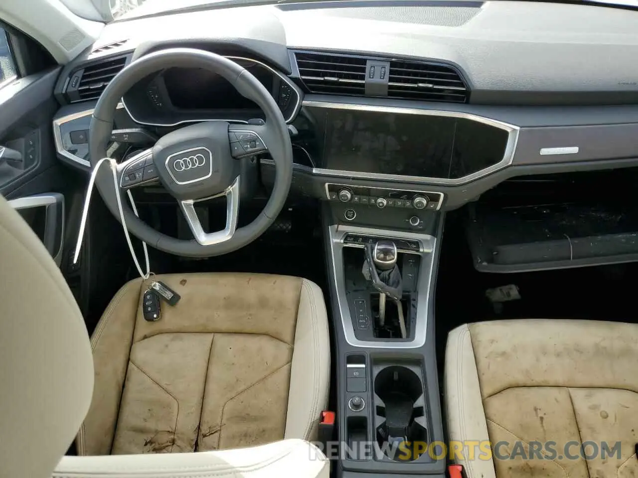 8 Photograph of a damaged car WA1EECF31R1020494 AUDI Q3 2024