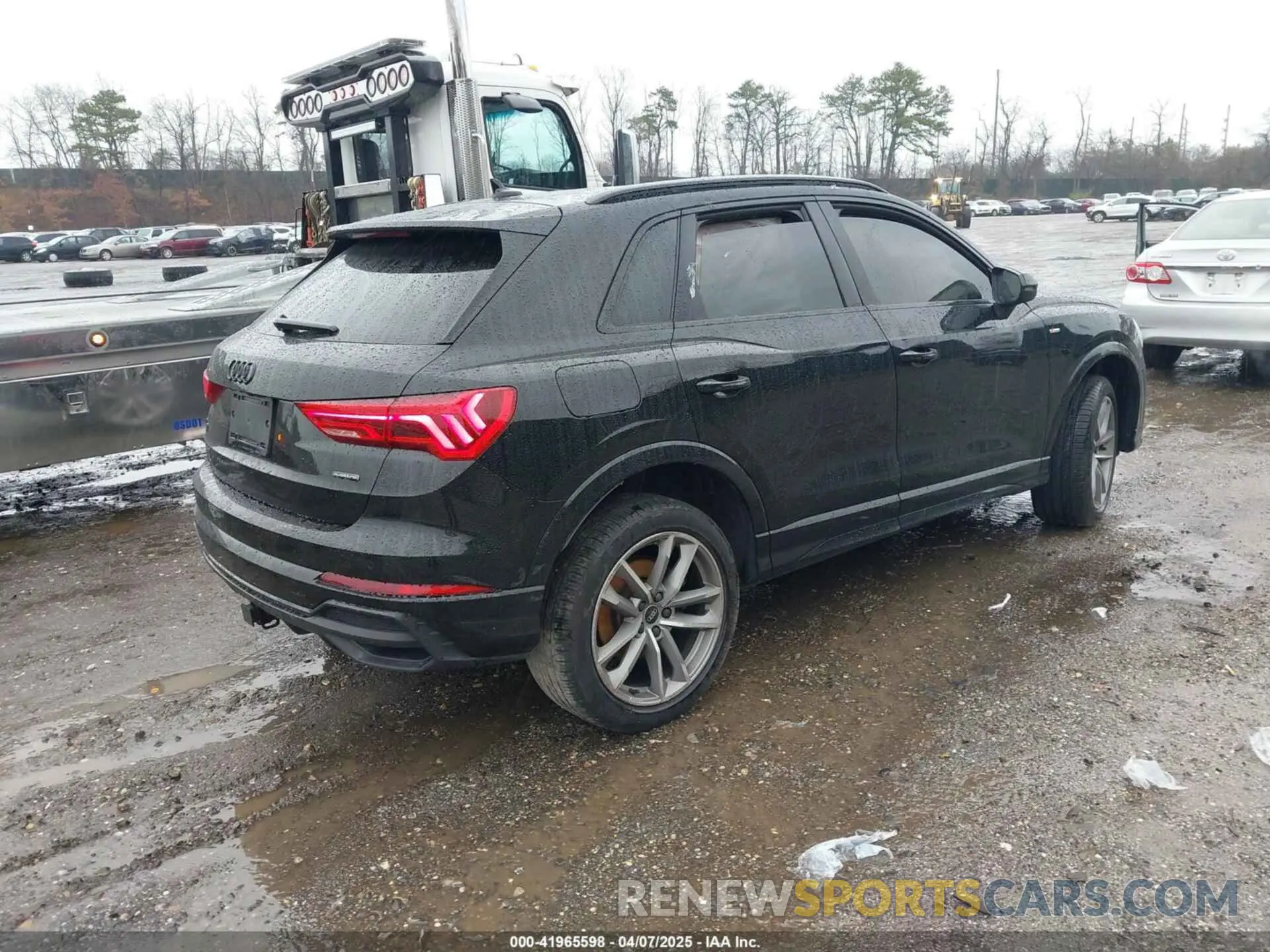 4 Photograph of a damaged car WA1EECF32R1043458 AUDI Q3 2024