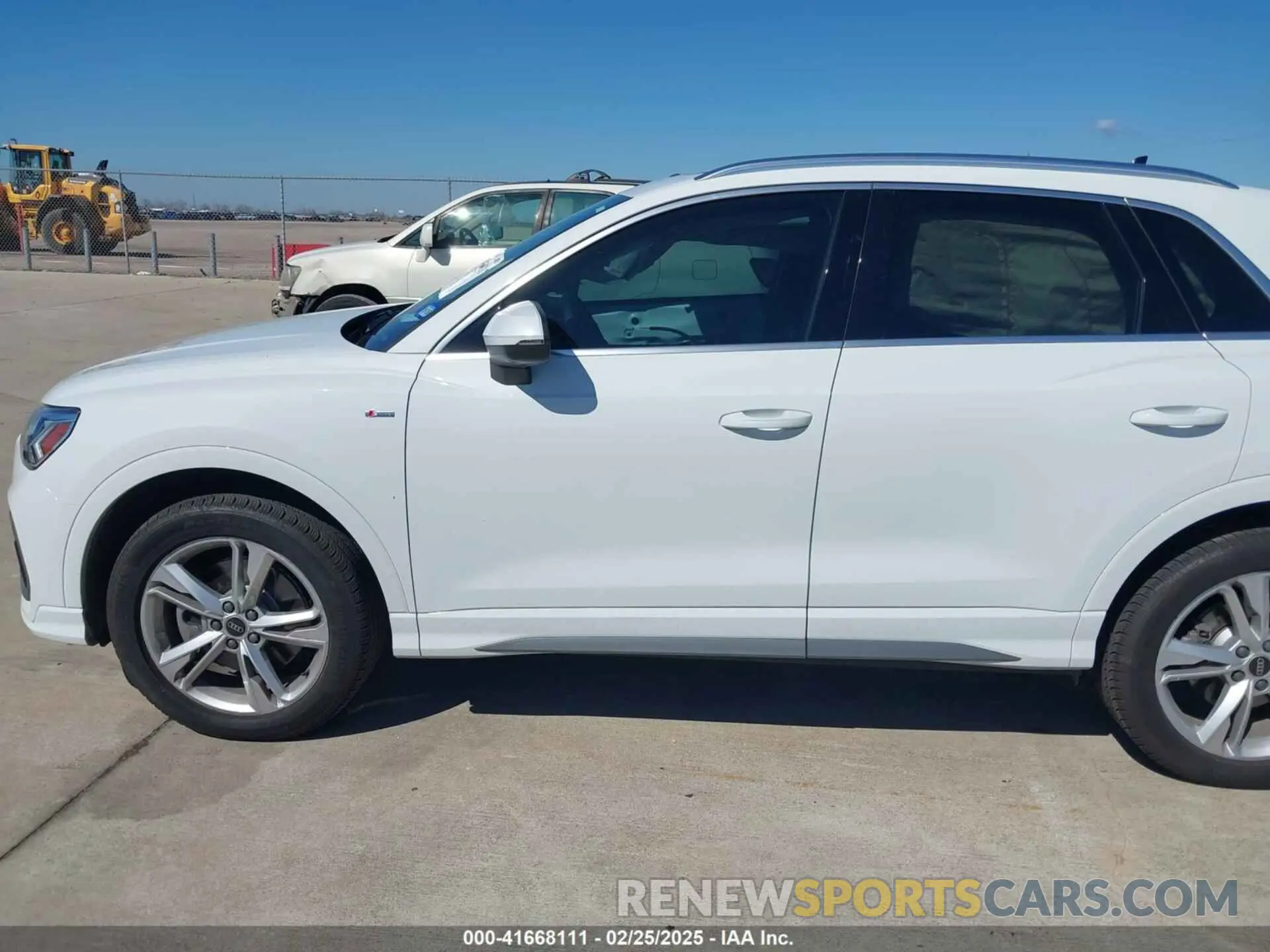 14 Photograph of a damaged car WA1EECF32R1141891 AUDI Q3 2024