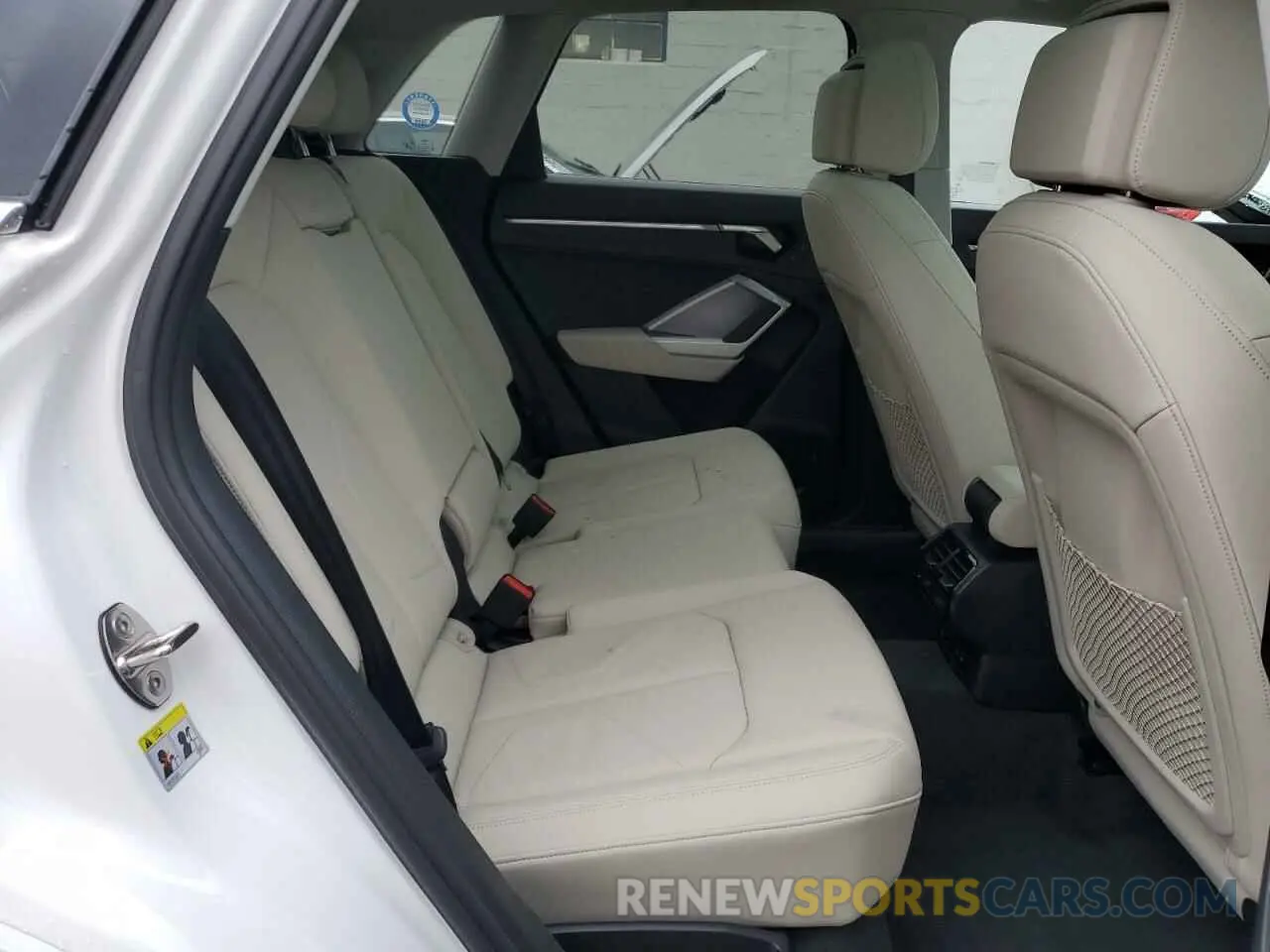11 Photograph of a damaged car WA1EECF32R1160151 AUDI Q3 2024