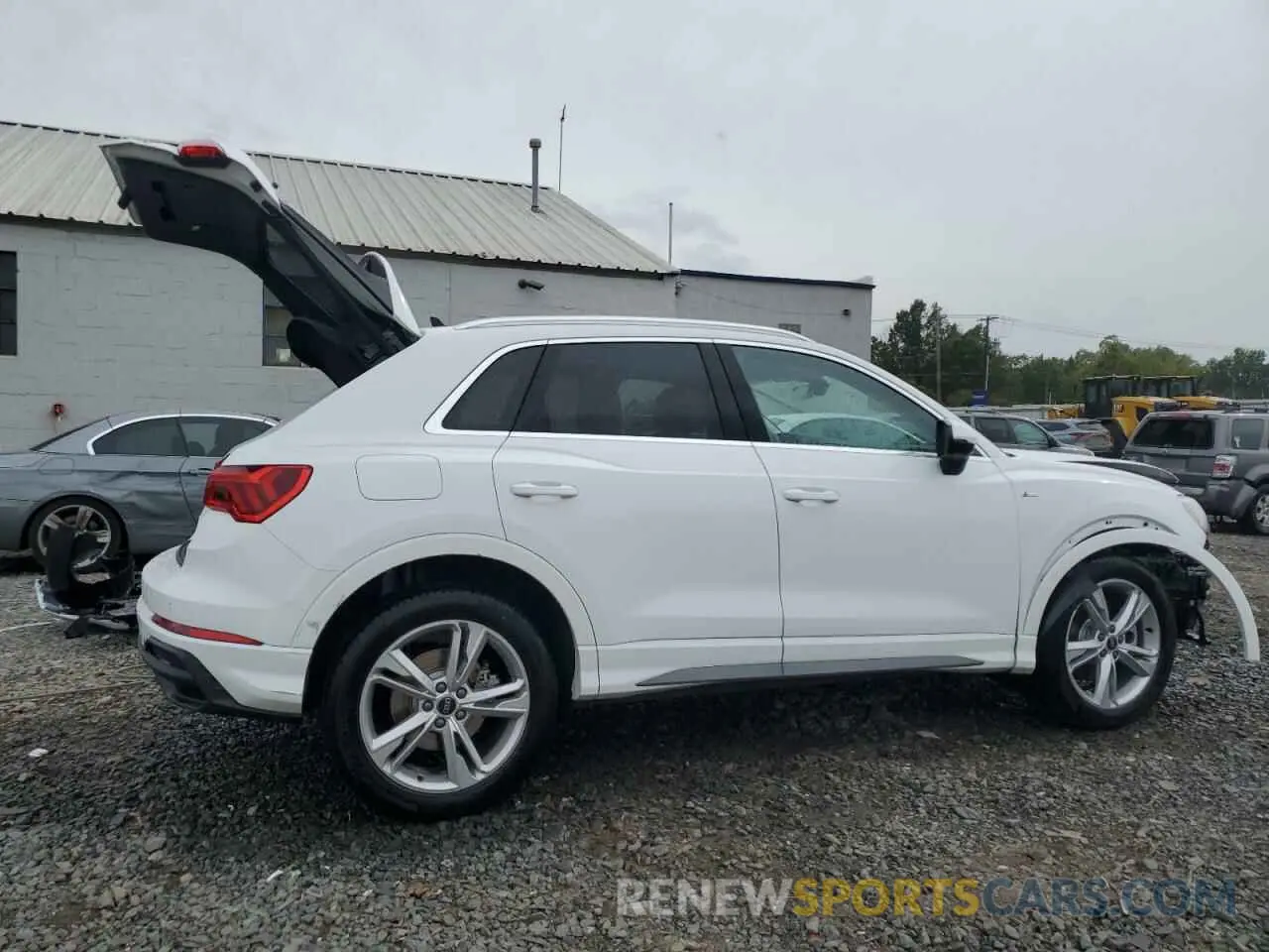 3 Photograph of a damaged car WA1EECF32R1160151 AUDI Q3 2024