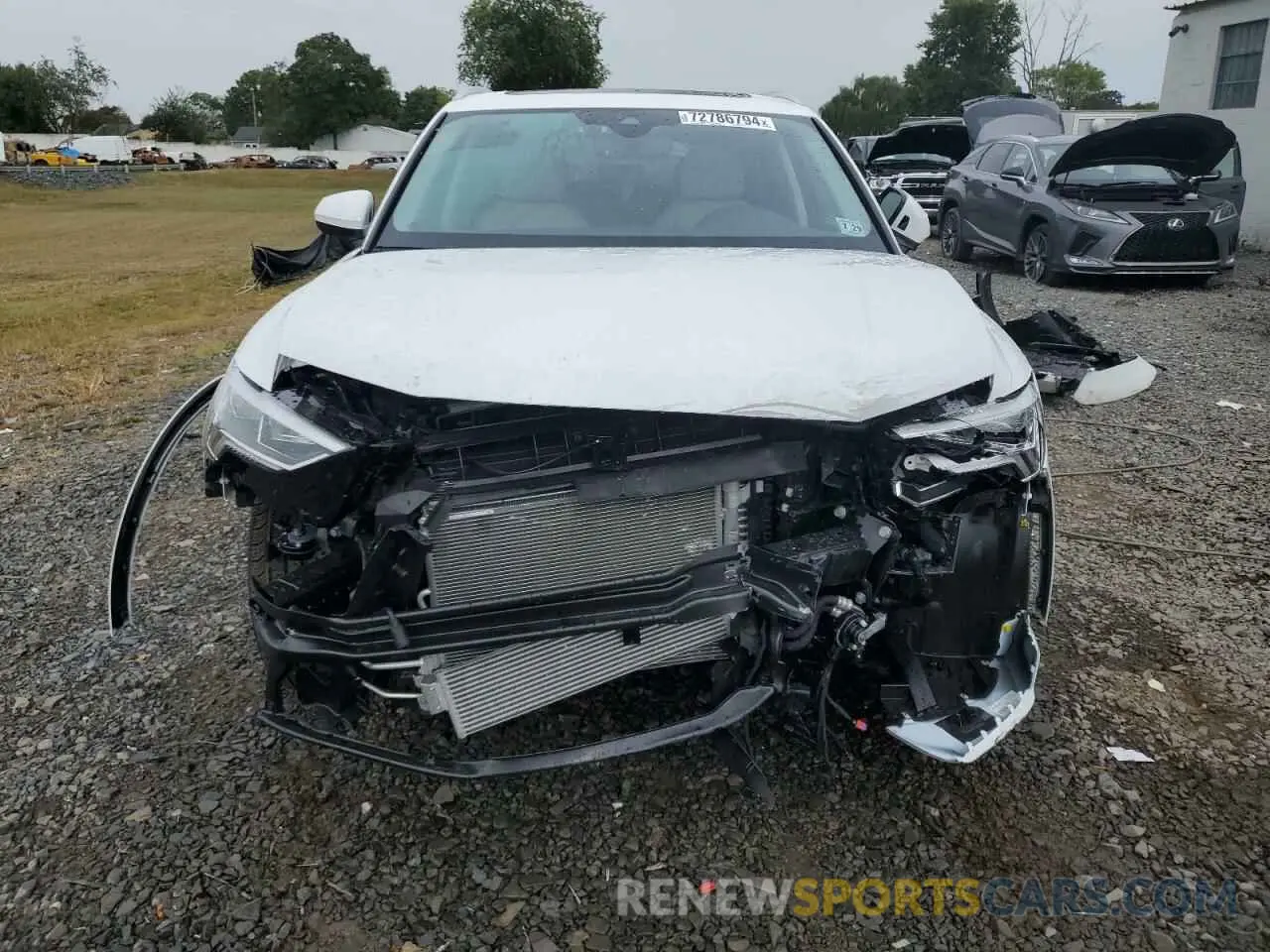 5 Photograph of a damaged car WA1EECF32R1160151 AUDI Q3 2024