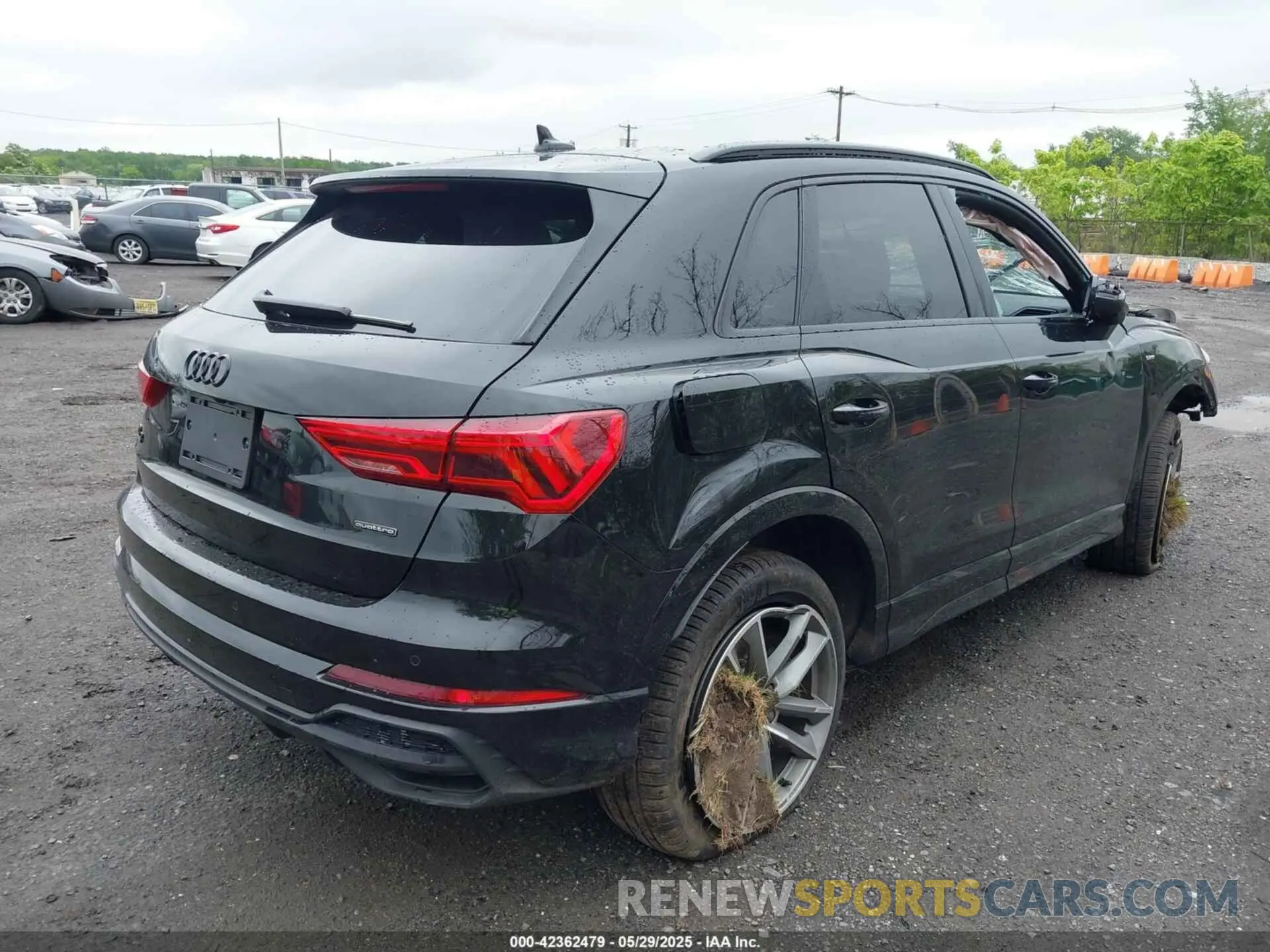 4 Photograph of a damaged car WA1EECF32R1208618 AUDI Q3 2024
