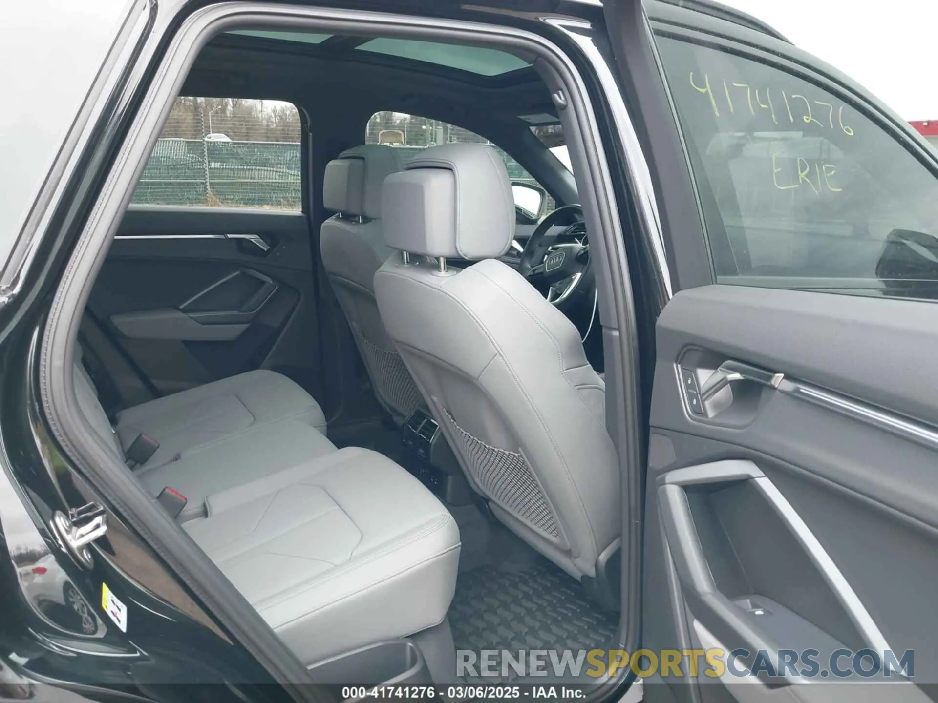 8 Photograph of a damaged car WA1EECF33R1086173 AUDI Q3 2024