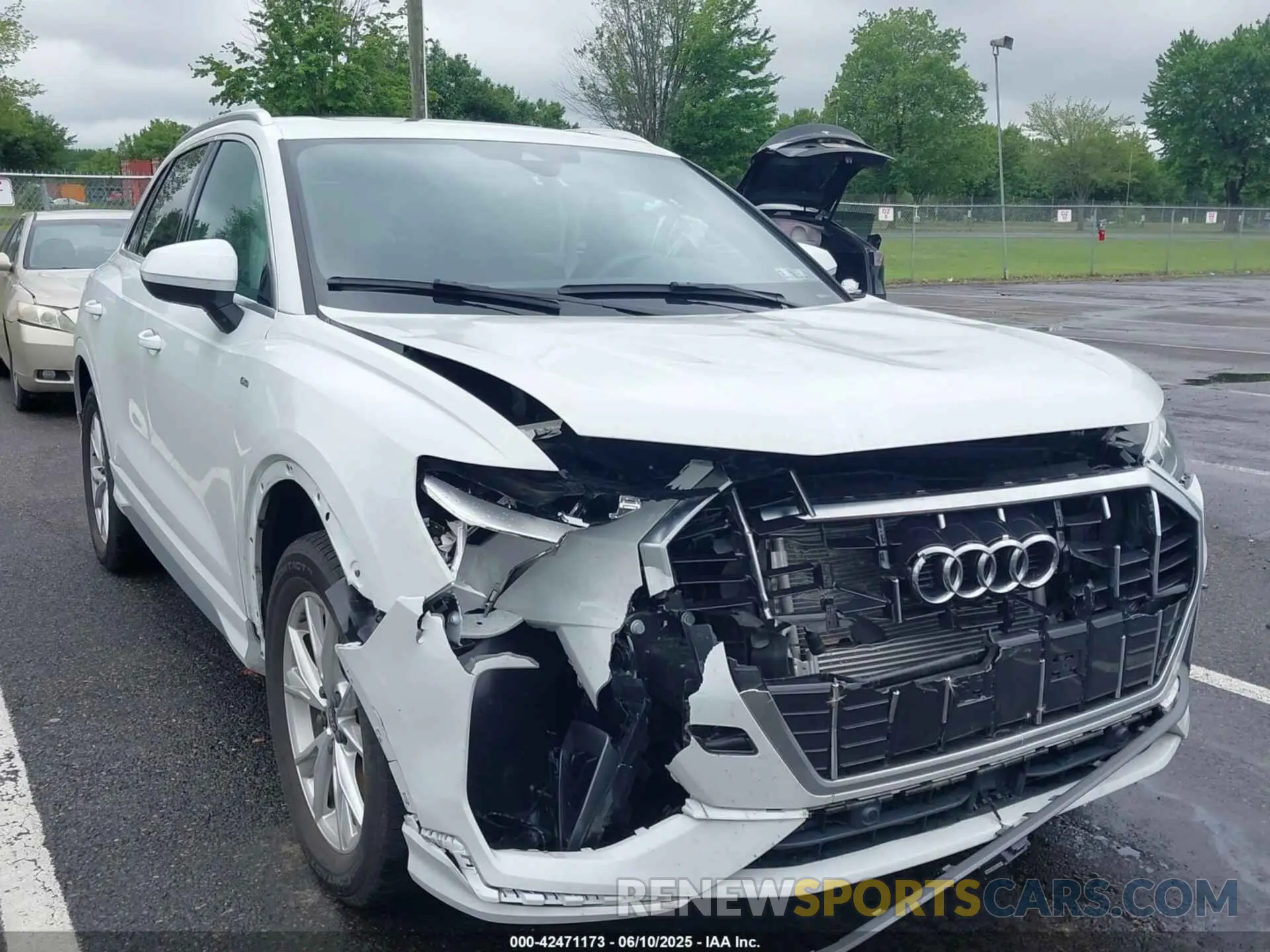 1 Photograph of a damaged car WA1EECF34R1033594 AUDI Q3 2024