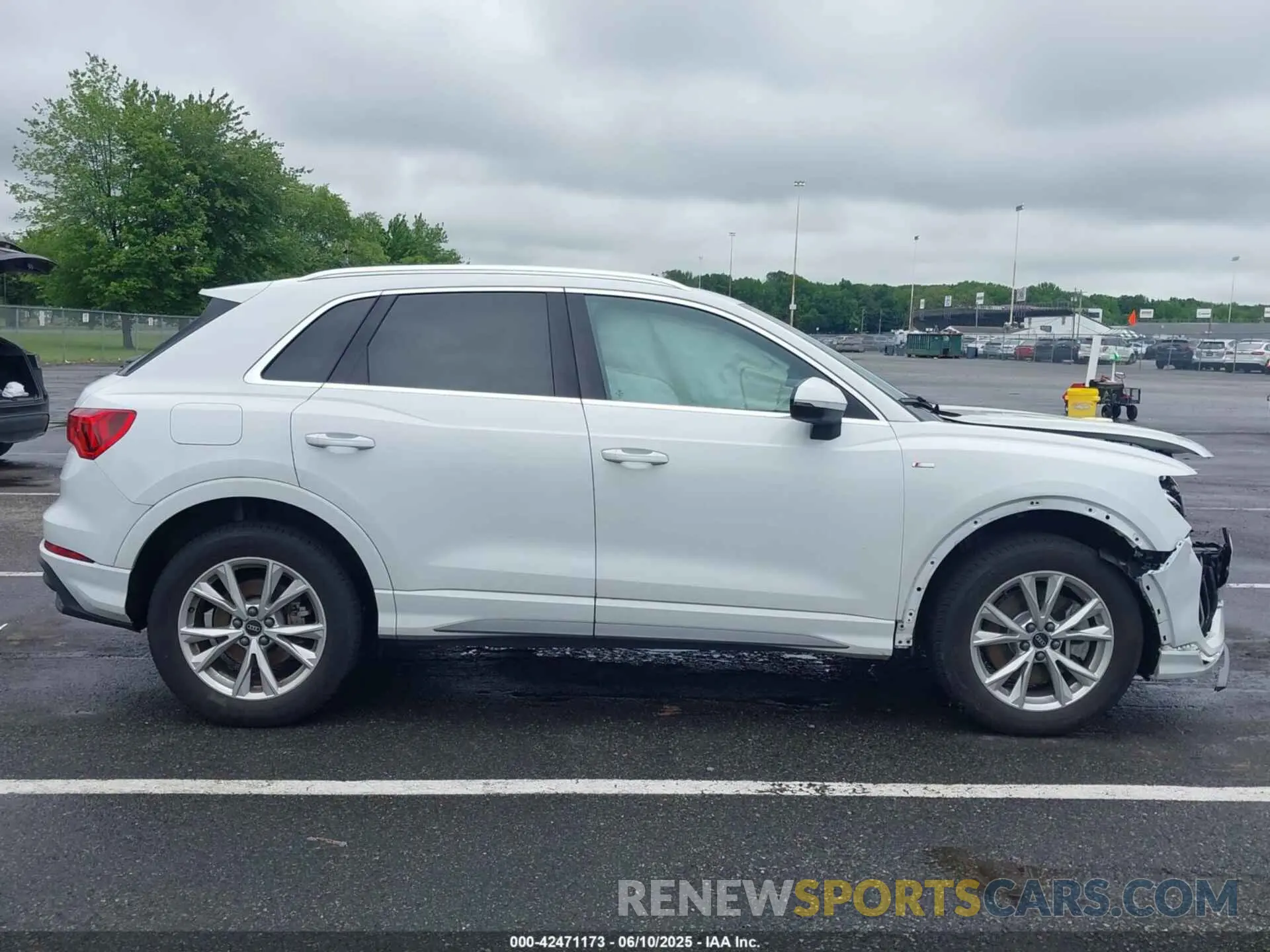 13 Photograph of a damaged car WA1EECF34R1033594 AUDI Q3 2024