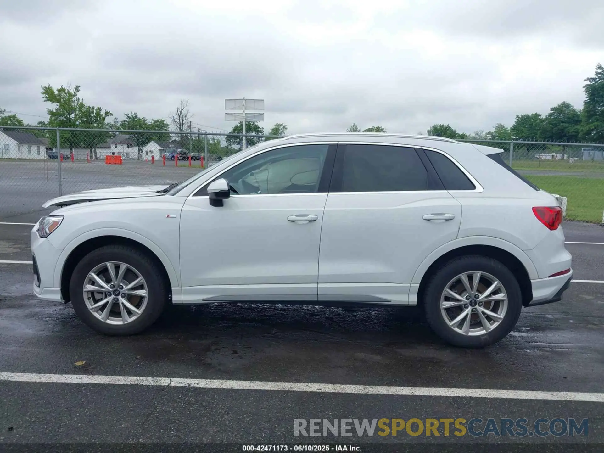 14 Photograph of a damaged car WA1EECF34R1033594 AUDI Q3 2024