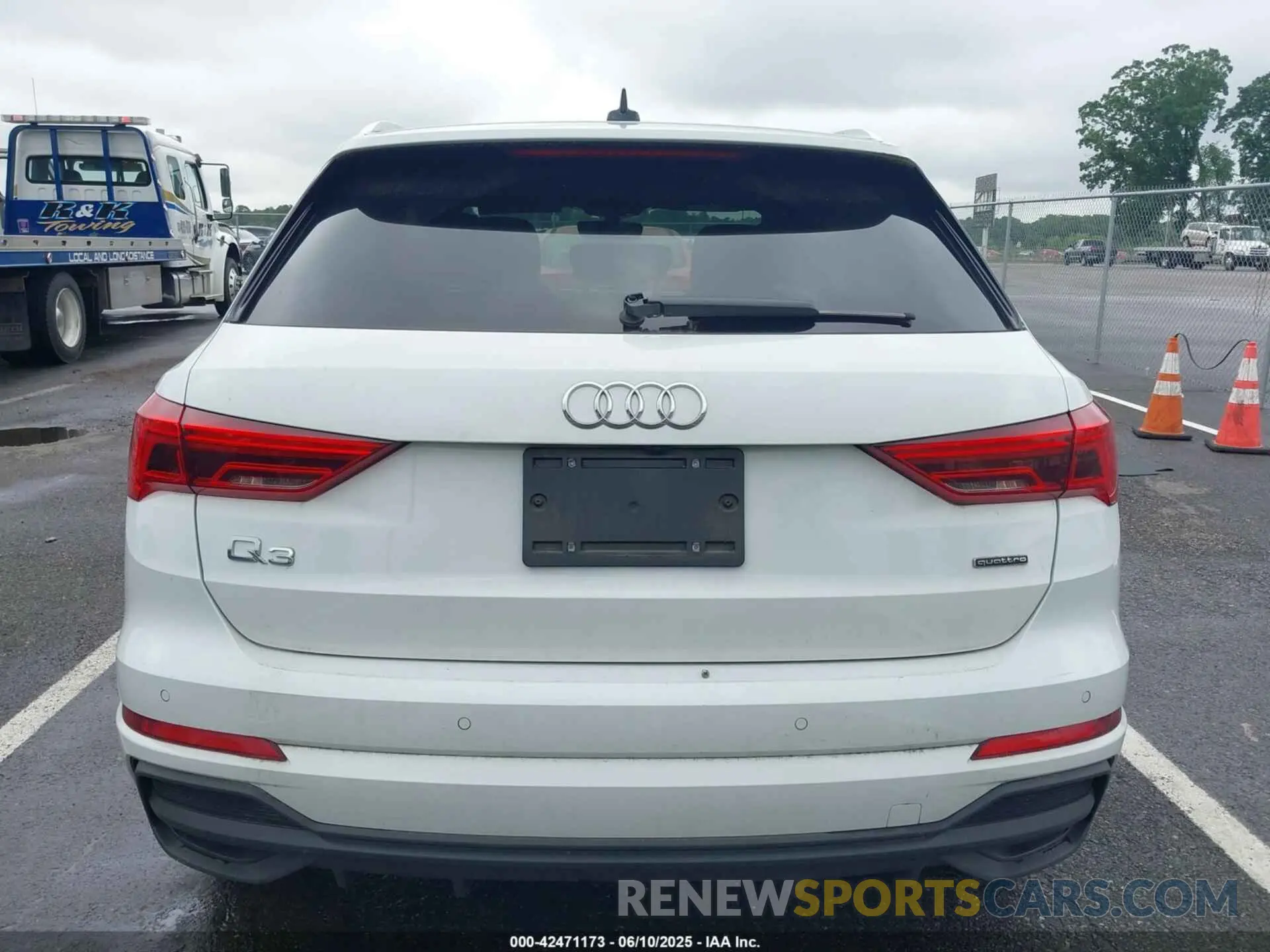 16 Photograph of a damaged car WA1EECF34R1033594 AUDI Q3 2024