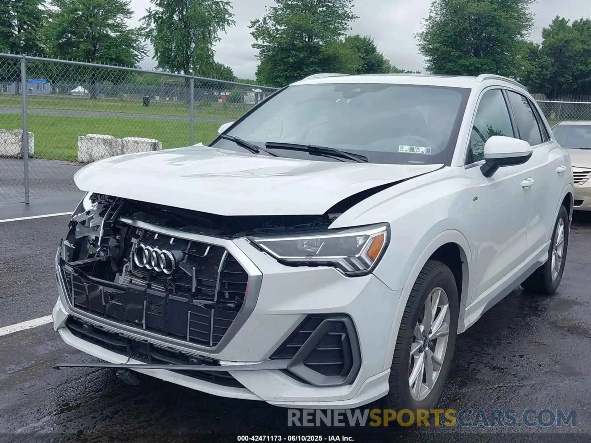 2 Photograph of a damaged car WA1EECF34R1033594 AUDI Q3 2024