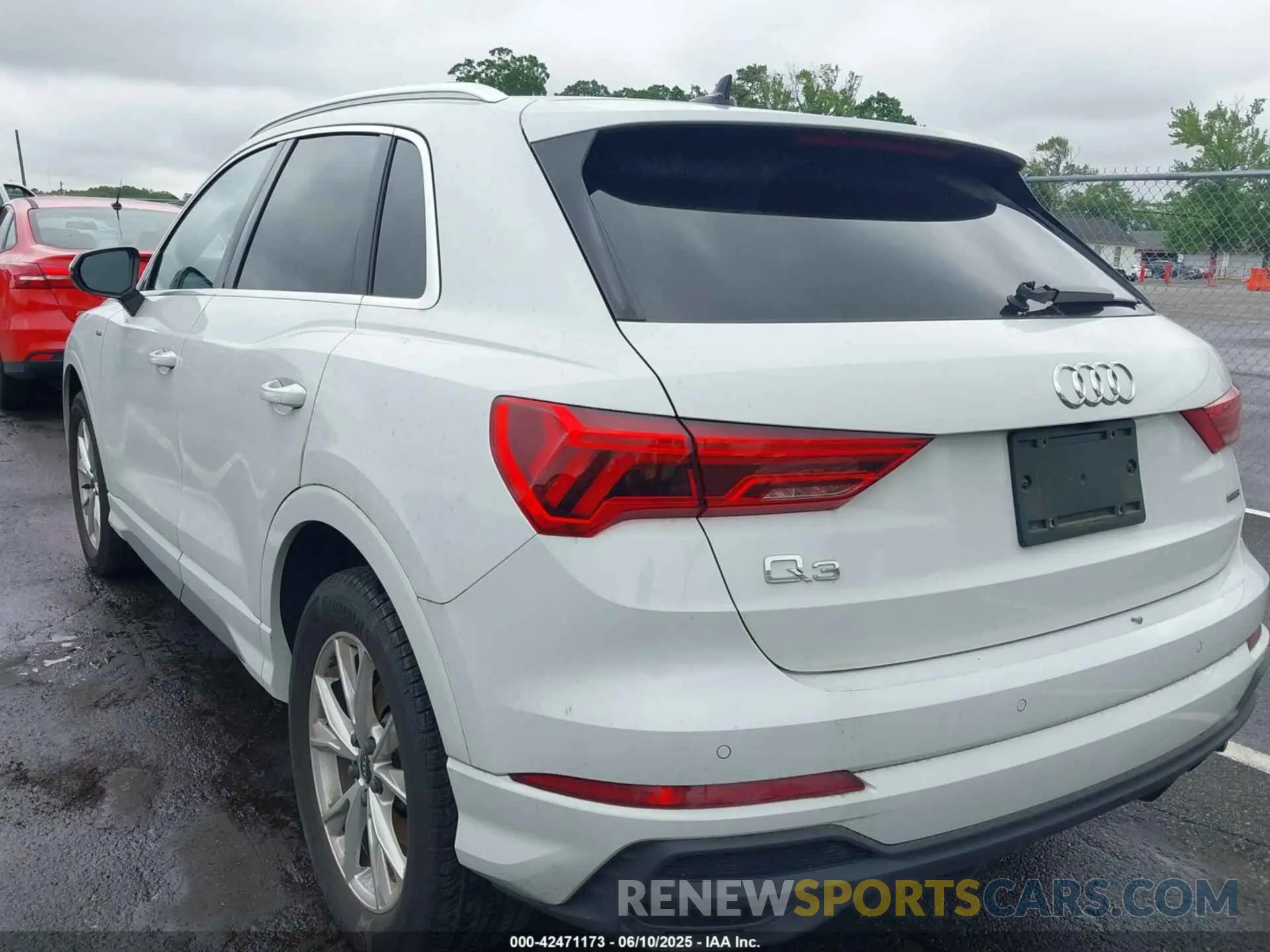 3 Photograph of a damaged car WA1EECF34R1033594 AUDI Q3 2024