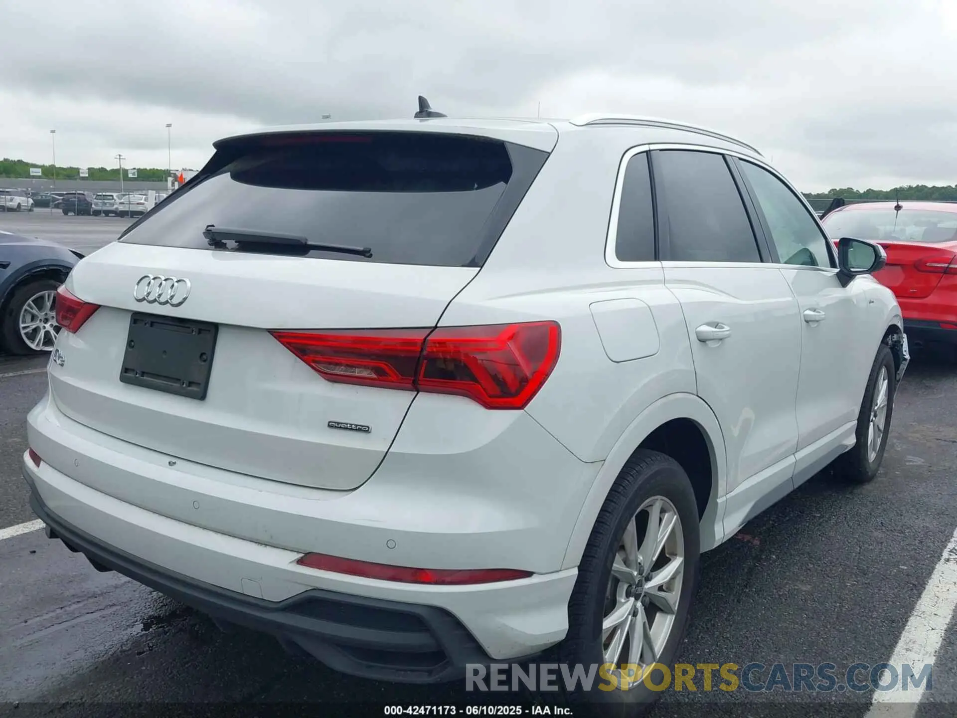 4 Photograph of a damaged car WA1EECF34R1033594 AUDI Q3 2024