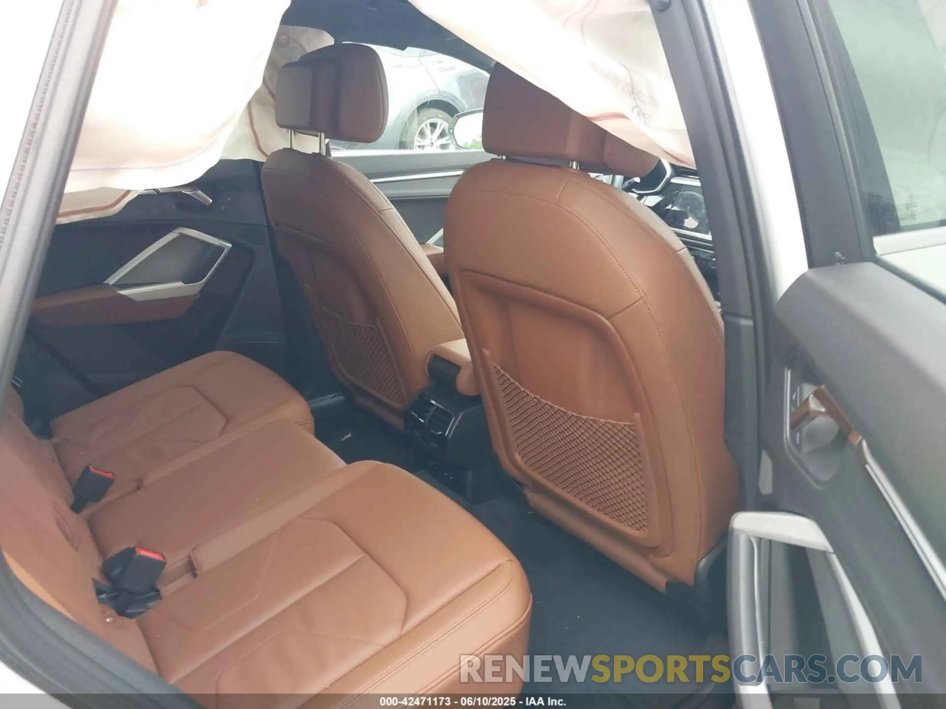 8 Photograph of a damaged car WA1EECF34R1033594 AUDI Q3 2024