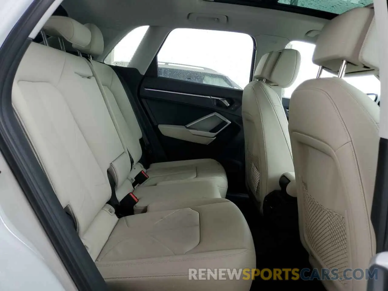 11 Photograph of a damaged car WA1EECF34R1041839 AUDI Q3 2024