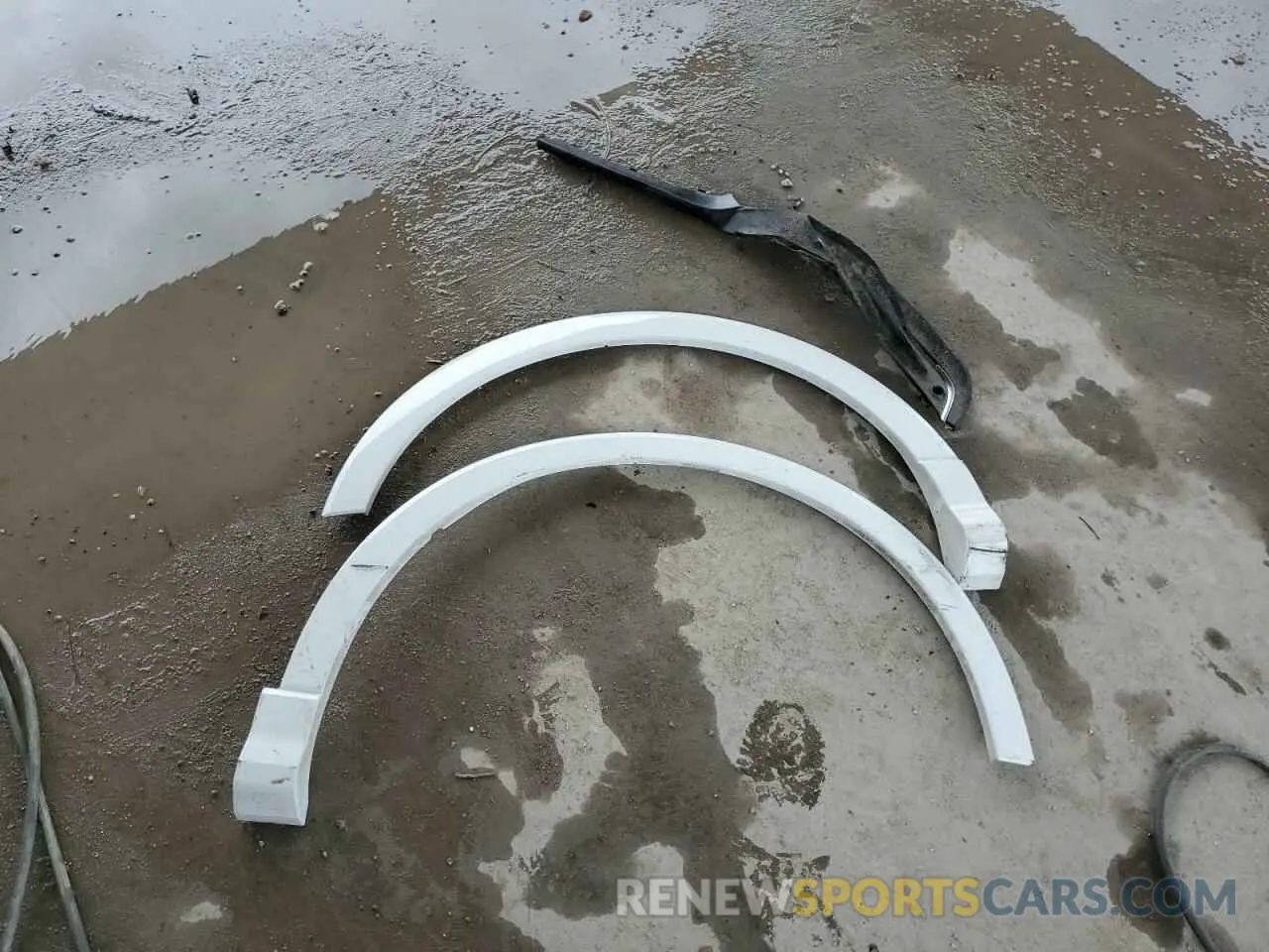13 Photograph of a damaged car WA1EECF34R1041839 AUDI Q3 2024