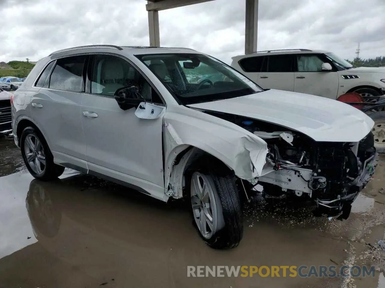 4 Photograph of a damaged car WA1EECF34R1041839 AUDI Q3 2024