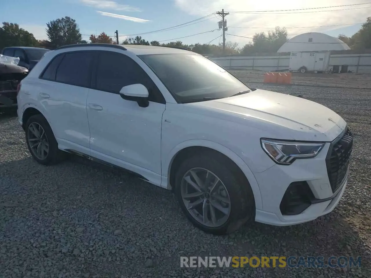4 Photograph of a damaged car WA1EECF34R1130231 AUDI Q3 2024