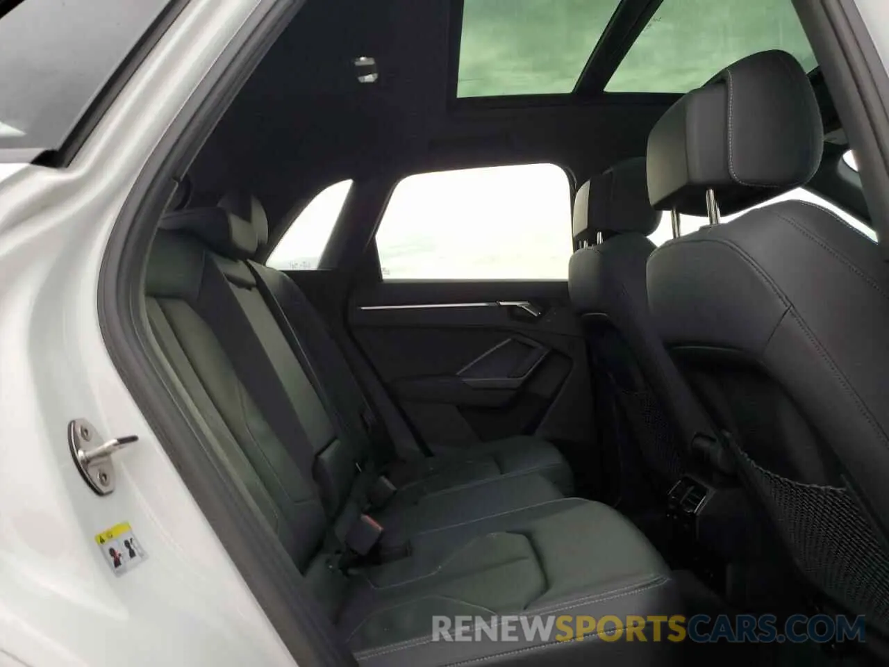 11 Photograph of a damaged car WA1EECF35R1038979 AUDI Q3 2024