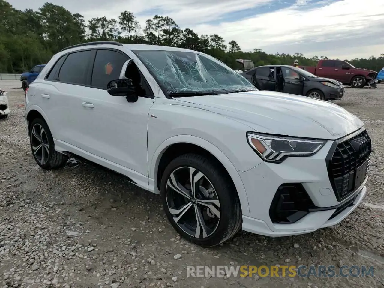 4 Photograph of a damaged car WA1EECF35R1038979 AUDI Q3 2024