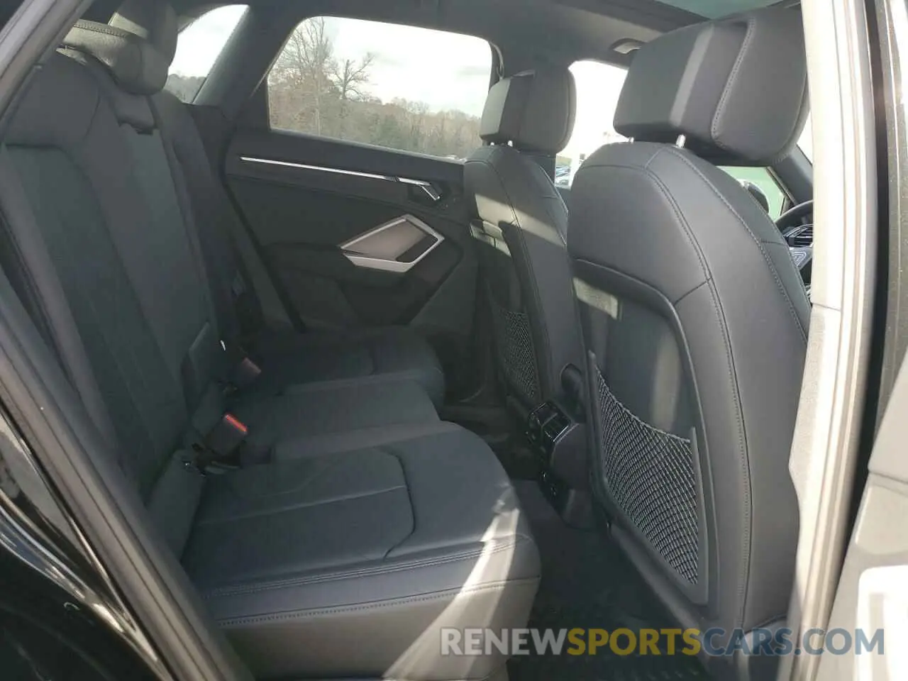 11 Photograph of a damaged car WA1EECF35R1059167 AUDI Q3 2024