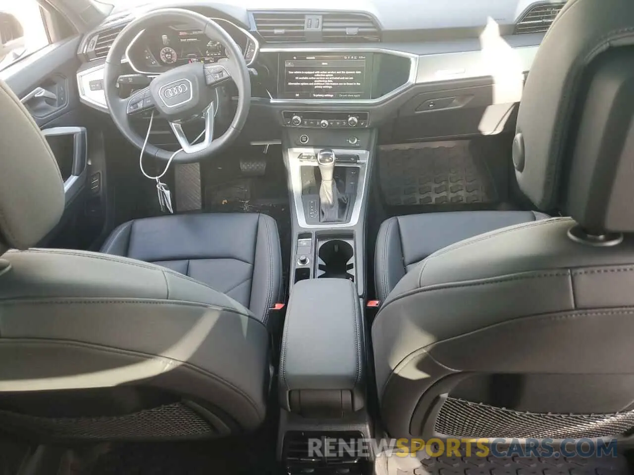 8 Photograph of a damaged car WA1EECF35R1059167 AUDI Q3 2024