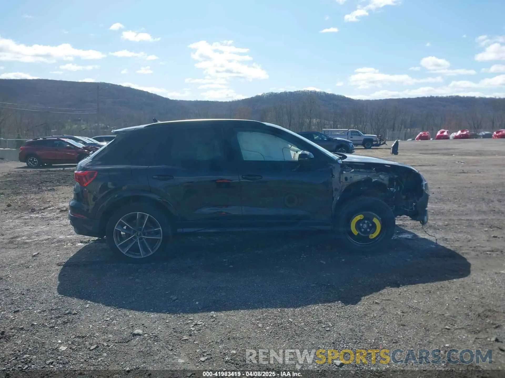 14 Photograph of a damaged car WA1EECF35R1155302 AUDI Q3 2024