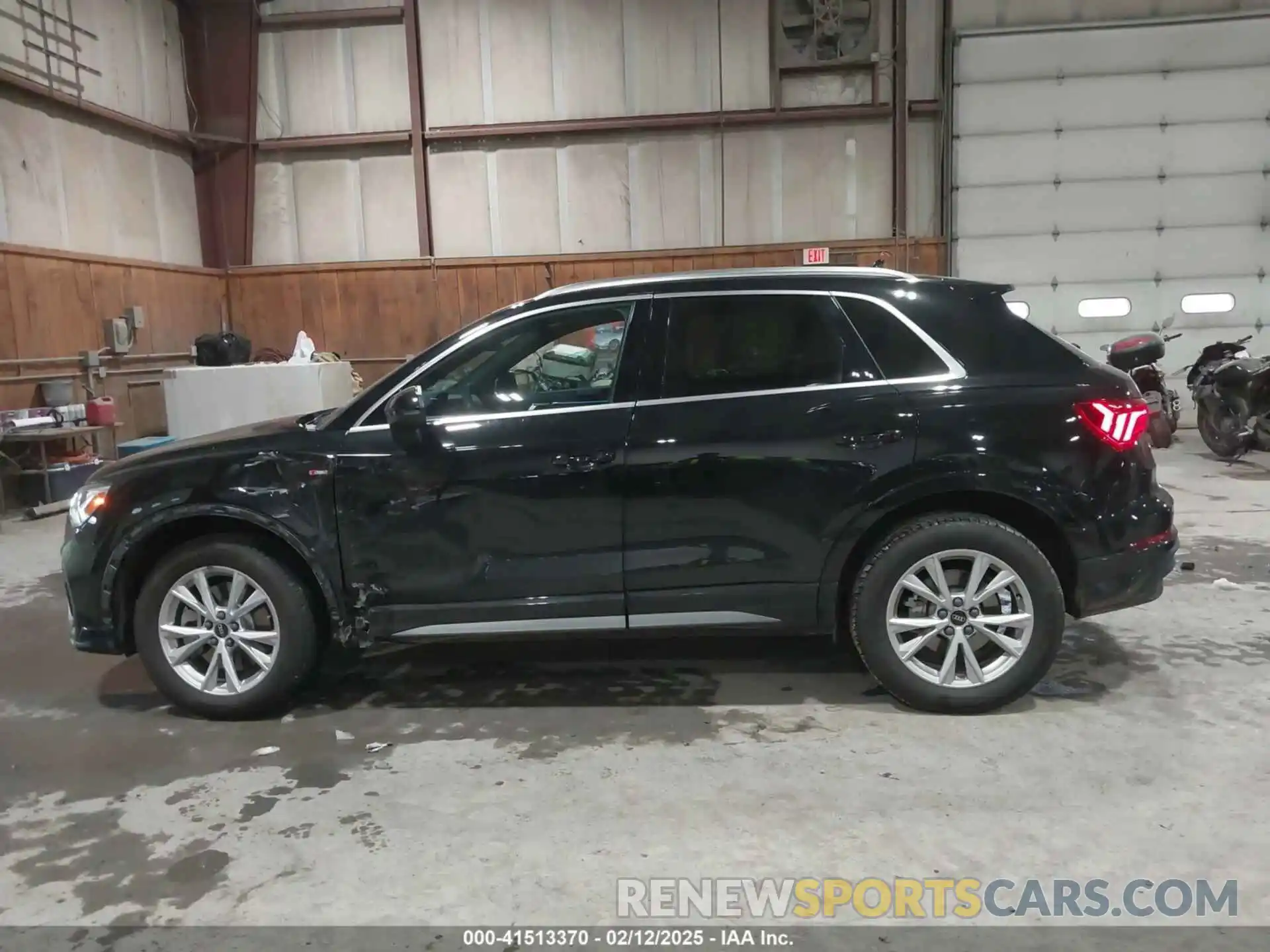 14 Photograph of a damaged car WA1EECF36R1040207 AUDI Q3 2024