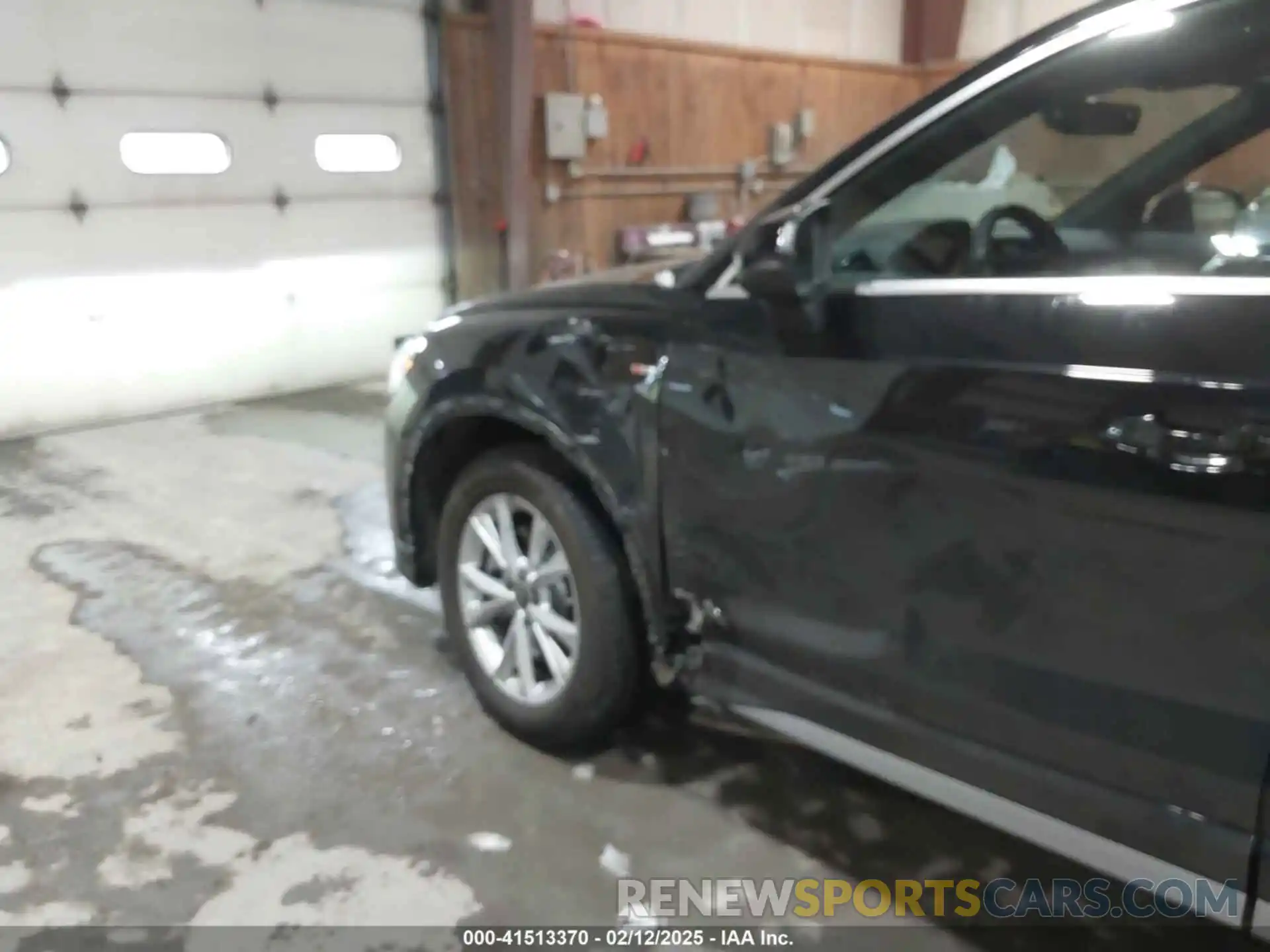 17 Photograph of a damaged car WA1EECF36R1040207 AUDI Q3 2024