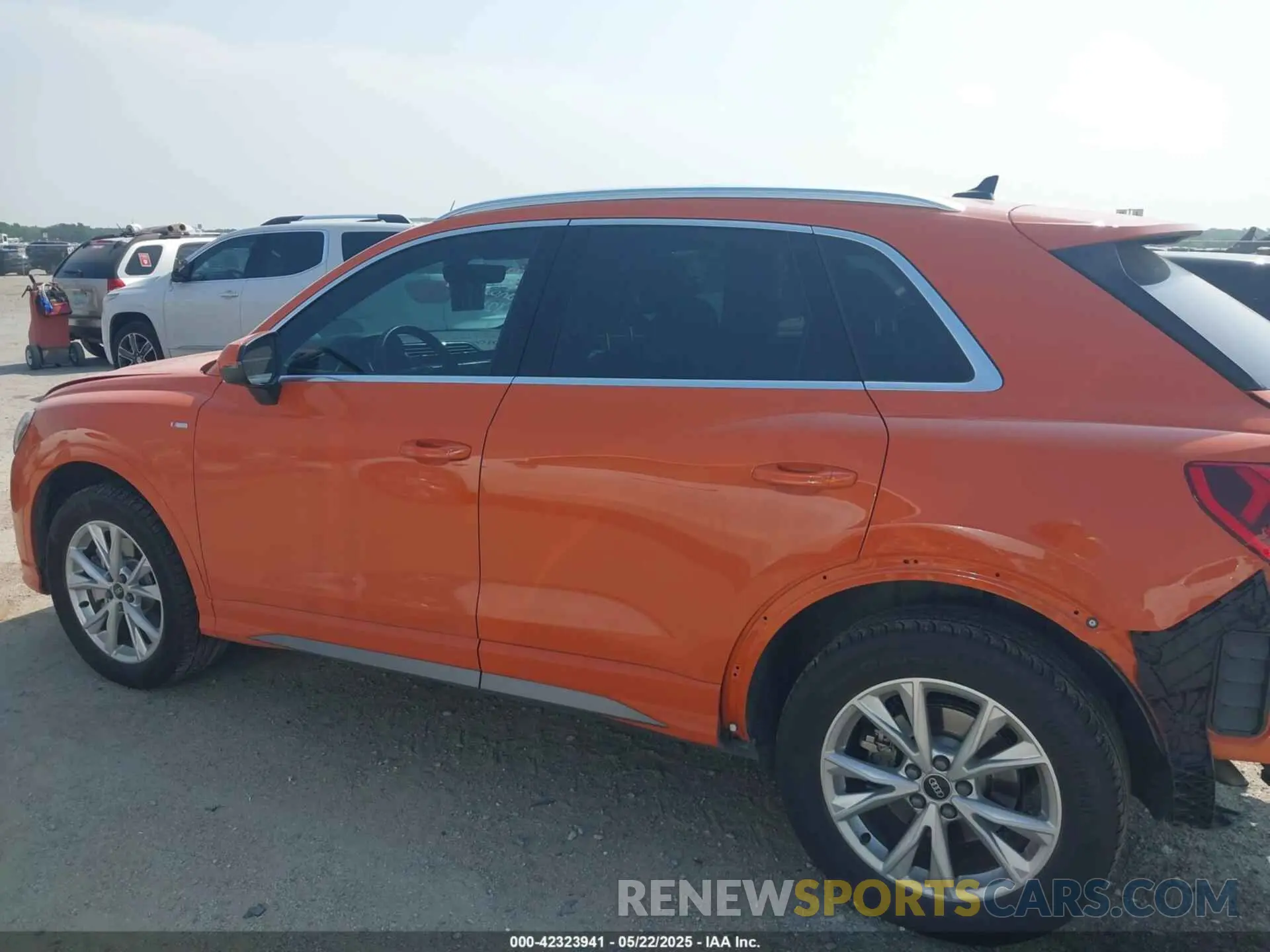 14 Photograph of a damaged car WA1EECF36R1092050 AUDI Q3 2024