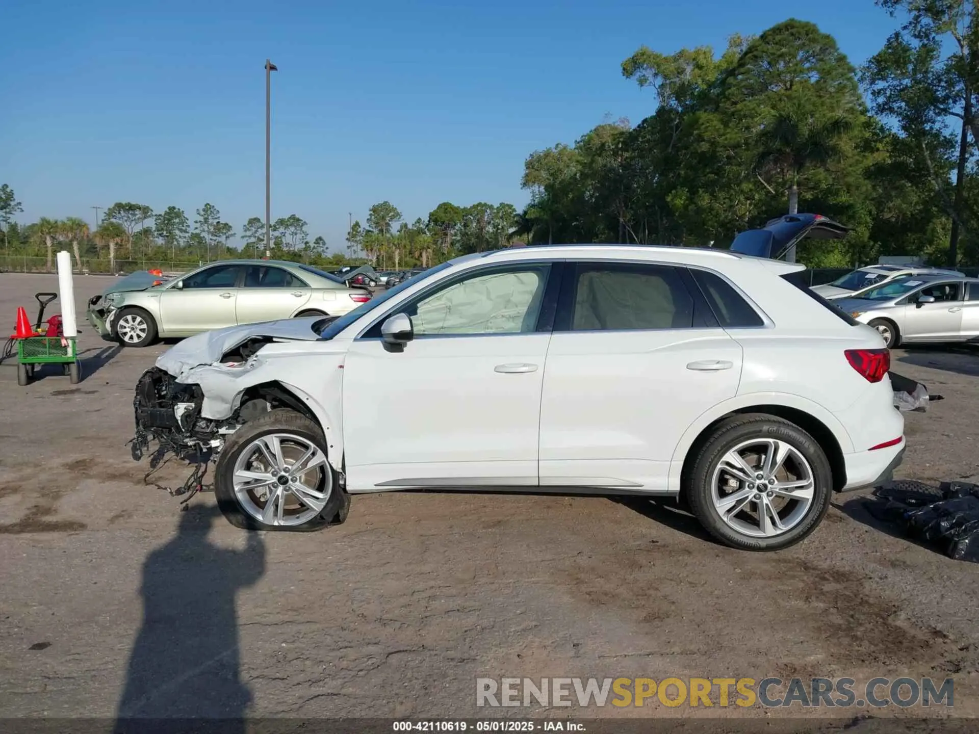 14 Photograph of a damaged car WA1EECF36R1152747 AUDI Q3 2024