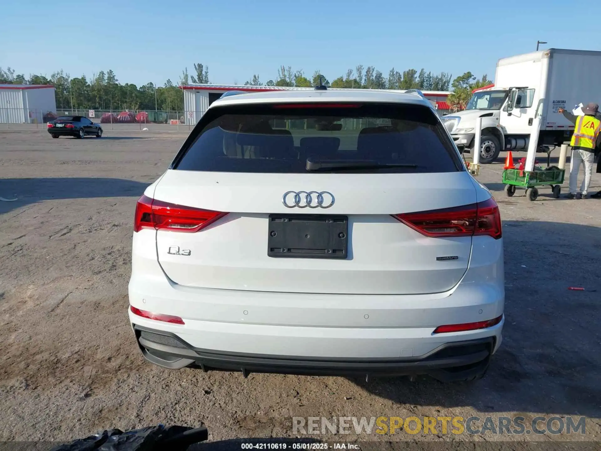 16 Photograph of a damaged car WA1EECF36R1152747 AUDI Q3 2024