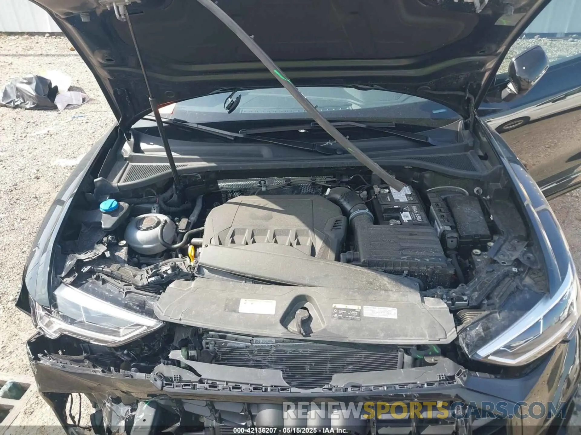 10 Photograph of a damaged car WA1EECF37R1184669 AUDI Q3 2024
