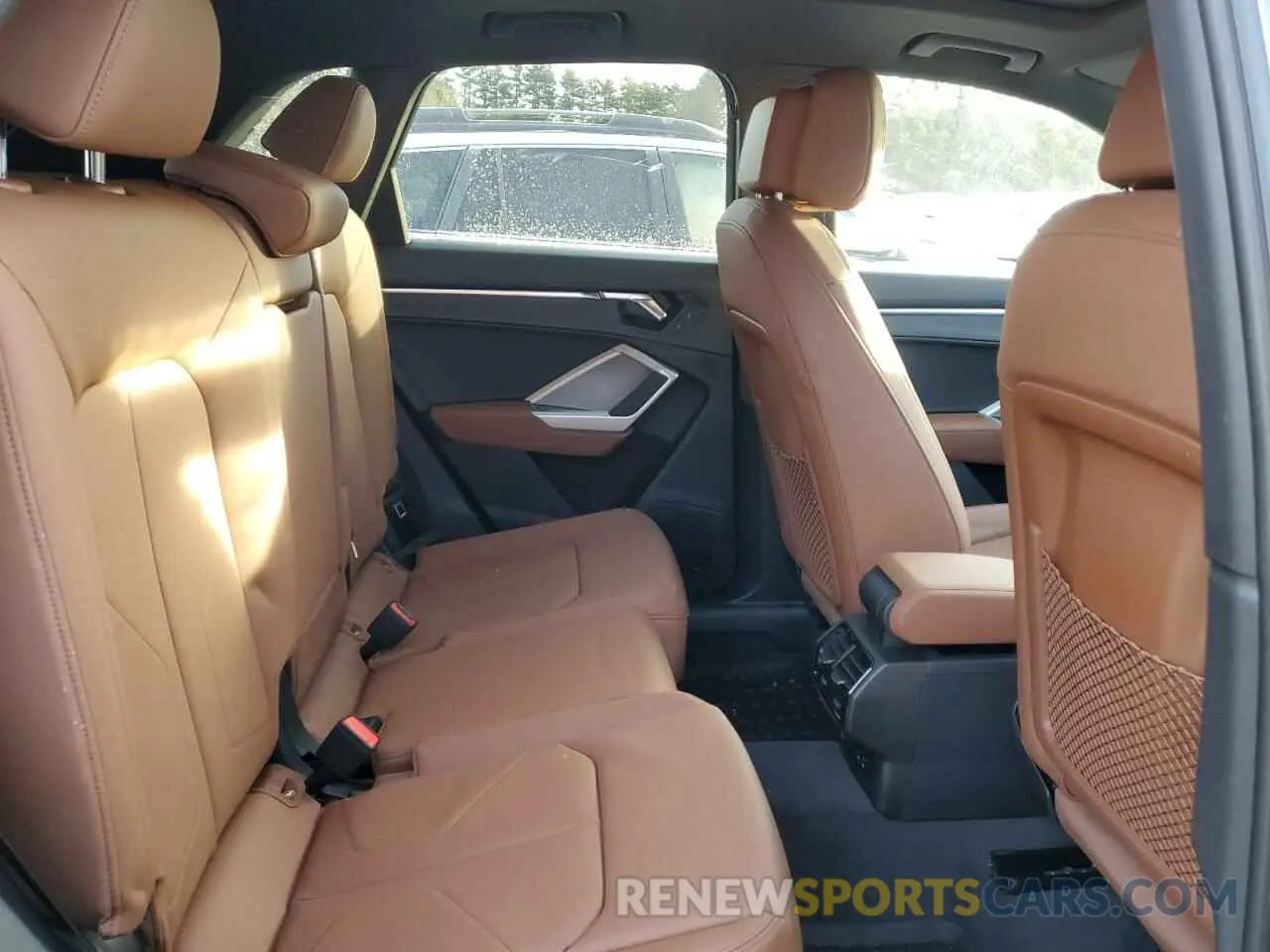 11 Photograph of a damaged car WA1EECF38R1179027 AUDI Q3 2024