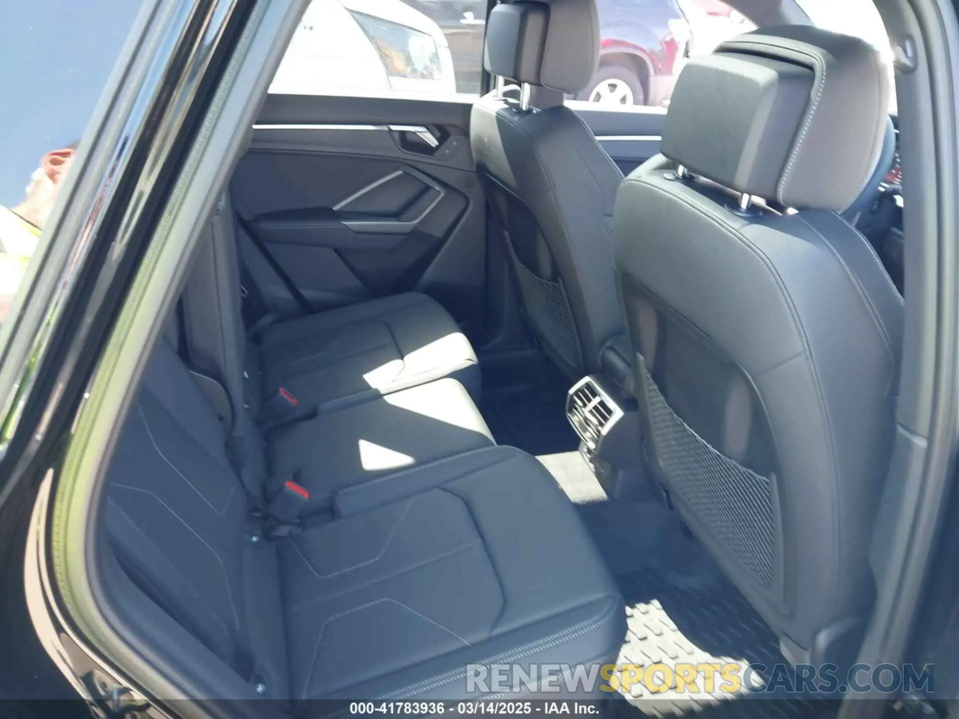 8 Photograph of a damaged car WA1EECF38R1199195 AUDI Q3 2024
