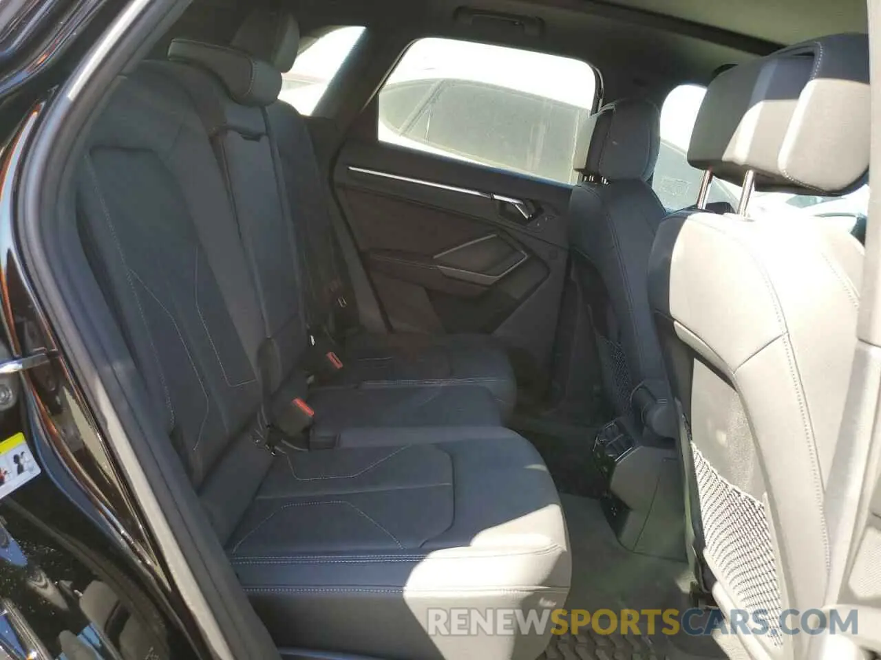 11 Photograph of a damaged car WA1EECF39R1027967 AUDI Q3 2024