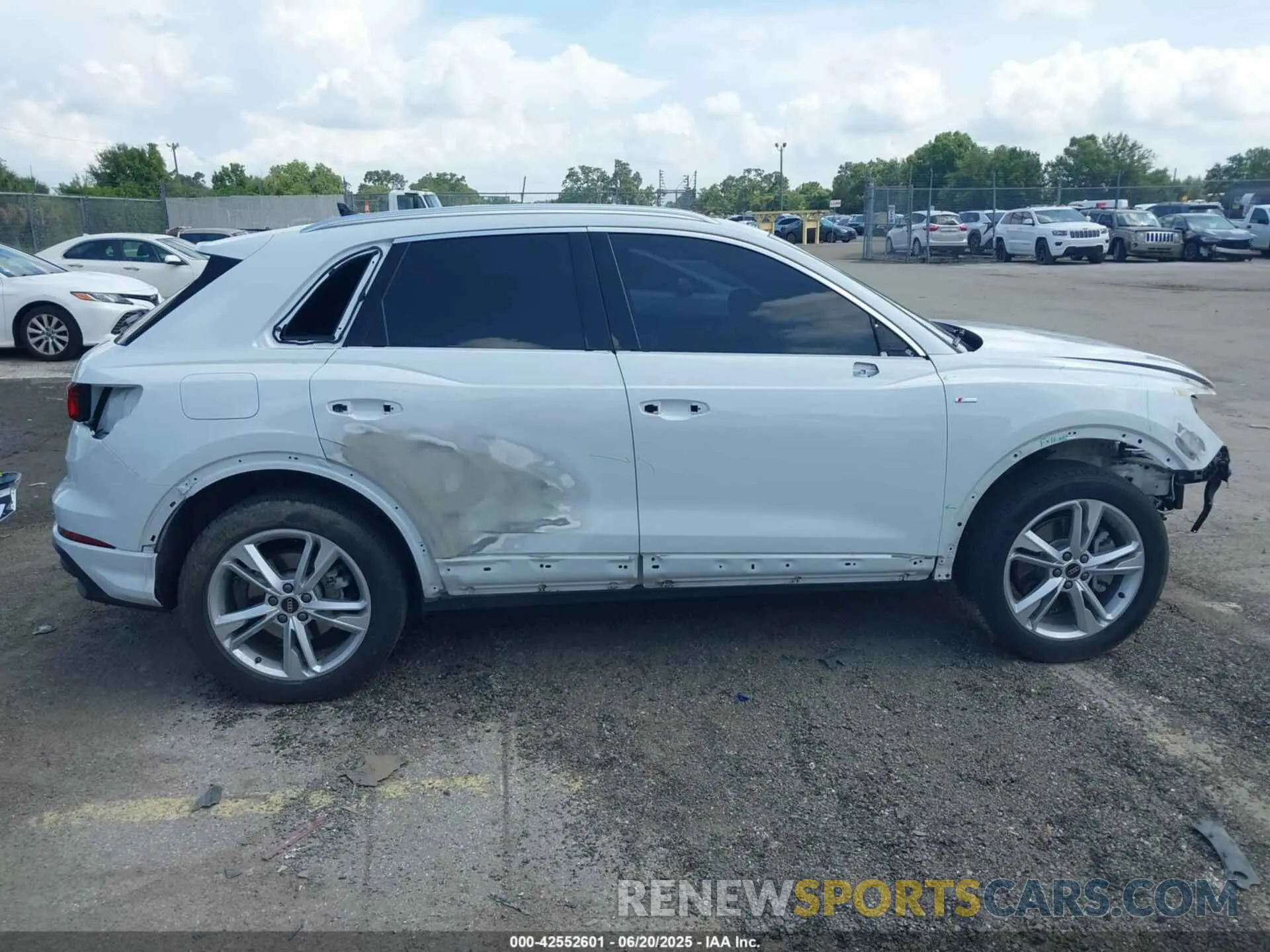 14 Photograph of a damaged car WA1EECF3XR1042154 AUDI Q3 2024