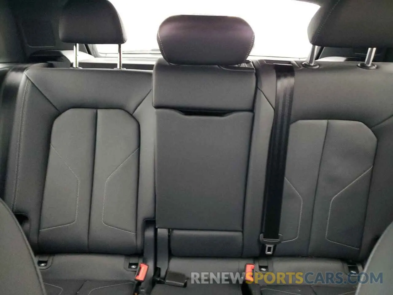 10 Photograph of a damaged car WA1FECF33R1140821 AUDI Q3 2024
