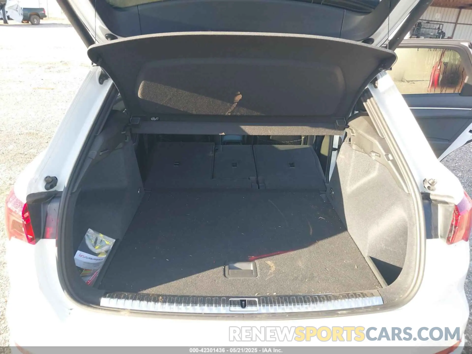19 Photograph of a damaged car WA1DECF32S1017069 AUDI Q3 2025