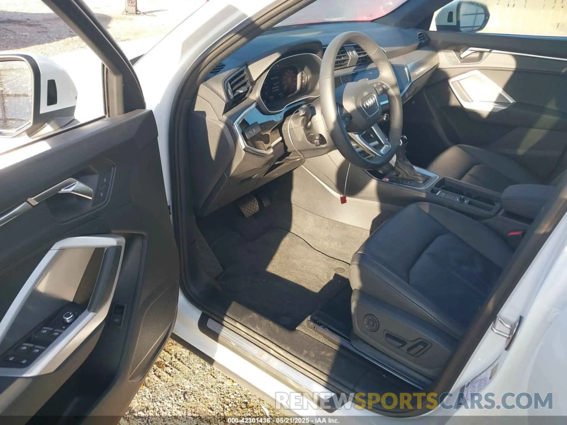 20 Photograph of a damaged car WA1DECF32S1017069 AUDI Q3 2025