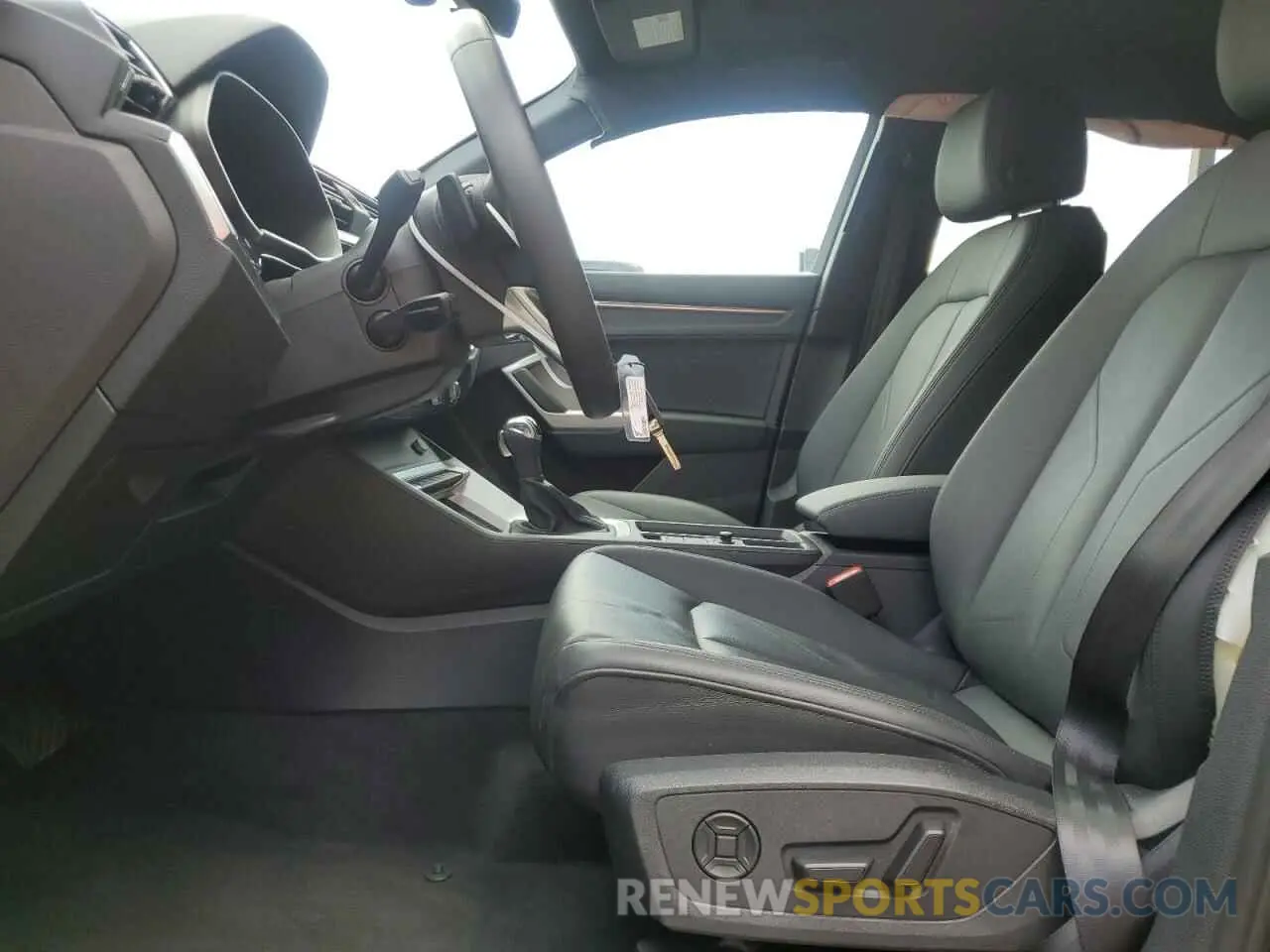 7 Photograph of a damaged car WA1DECF36S1015826 AUDI Q3 2025
