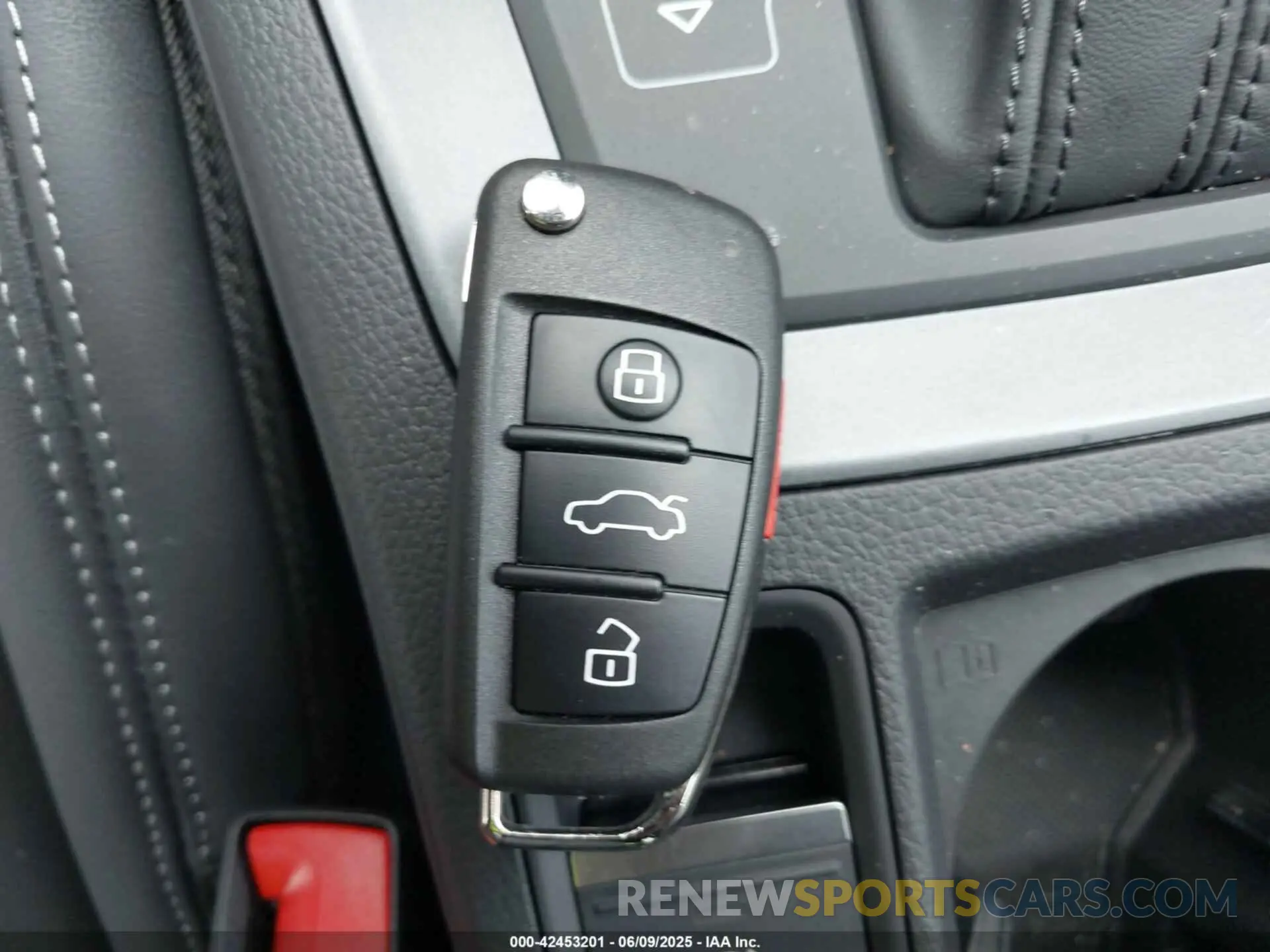 11 Photograph of a damaged car WA1DECF37S1018718 AUDI Q3 2025