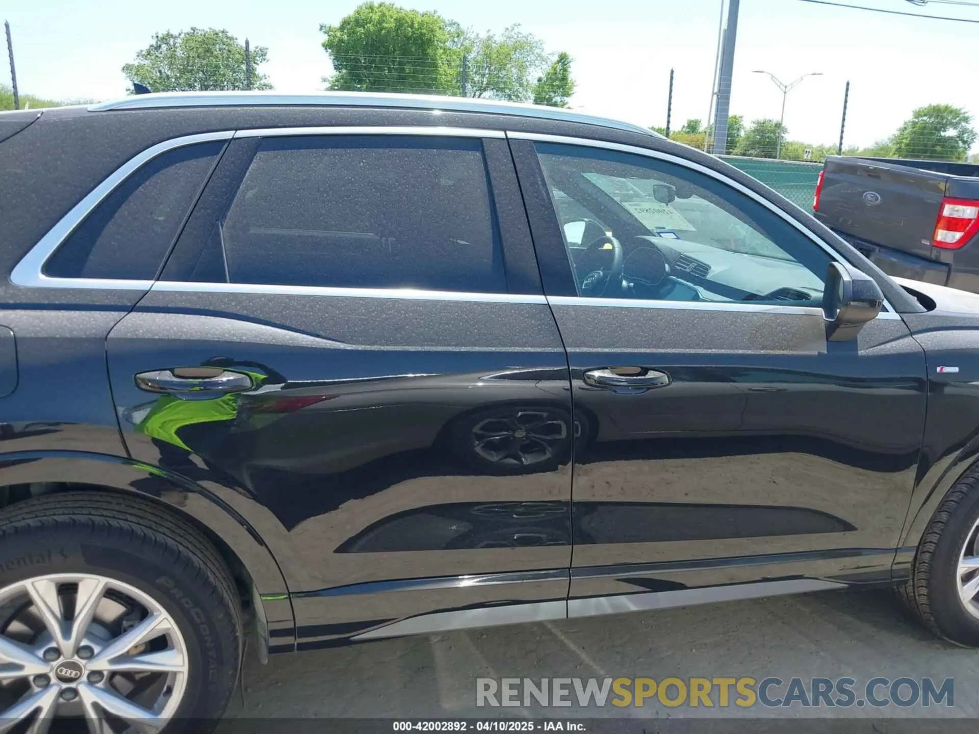 14 Photograph of a damaged car WA1DECF39S1016467 AUDI Q3 2025